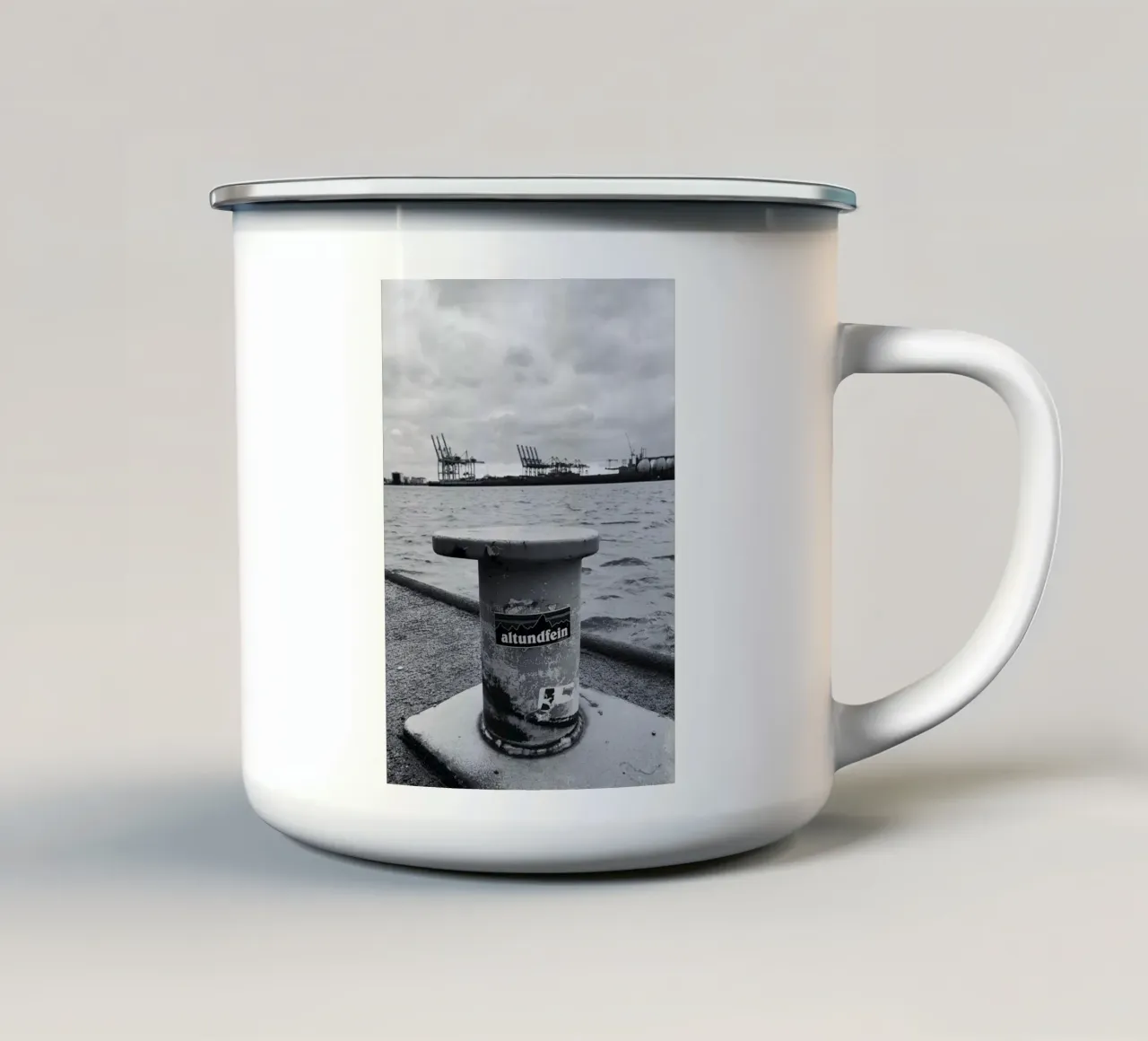 Hamburg | Landungsbrücken | Poller tazza in smalto da DigiWunderwerk