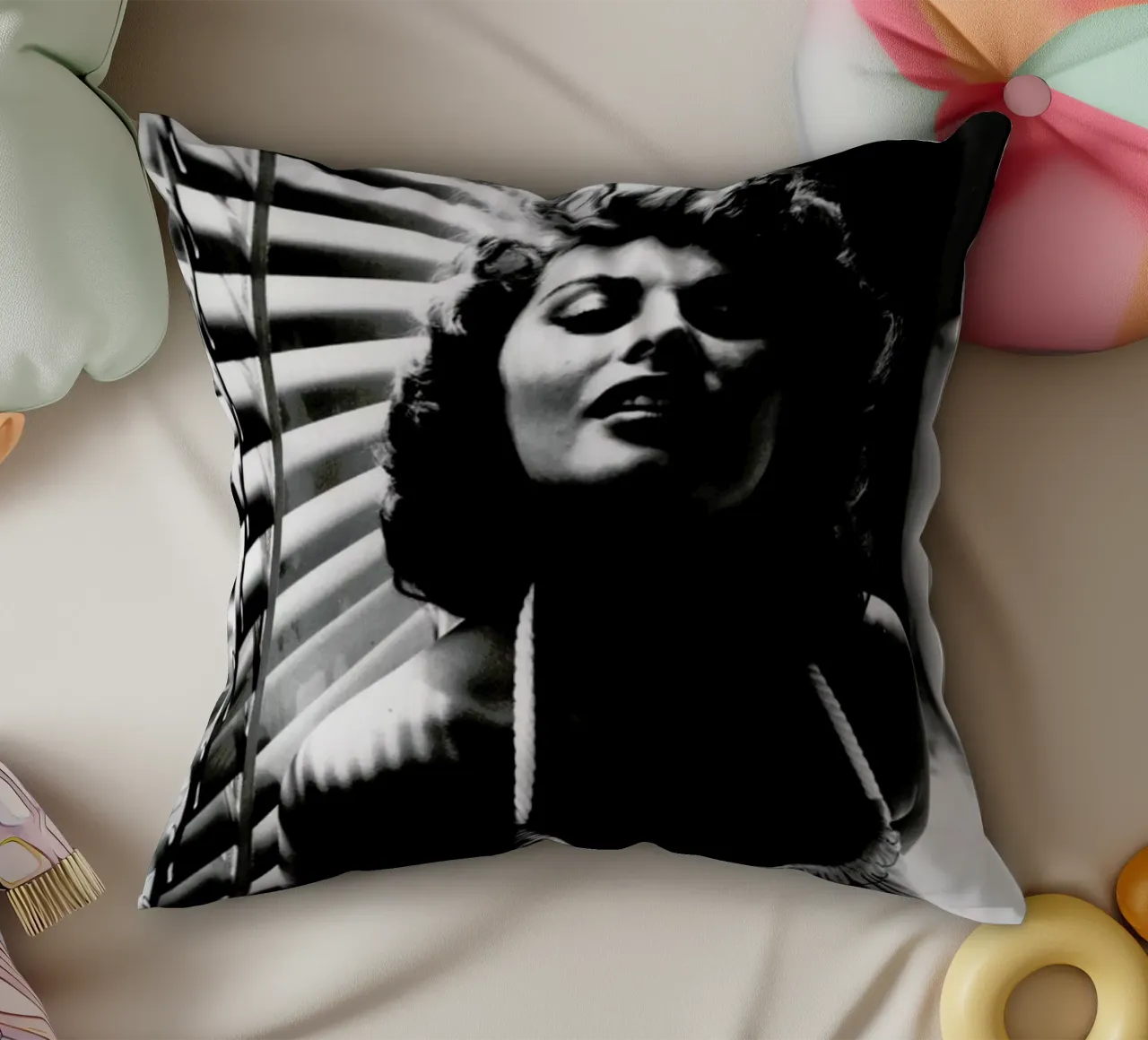 Sophia Loren Portrait cuscino da Gallery Print and Art Limited