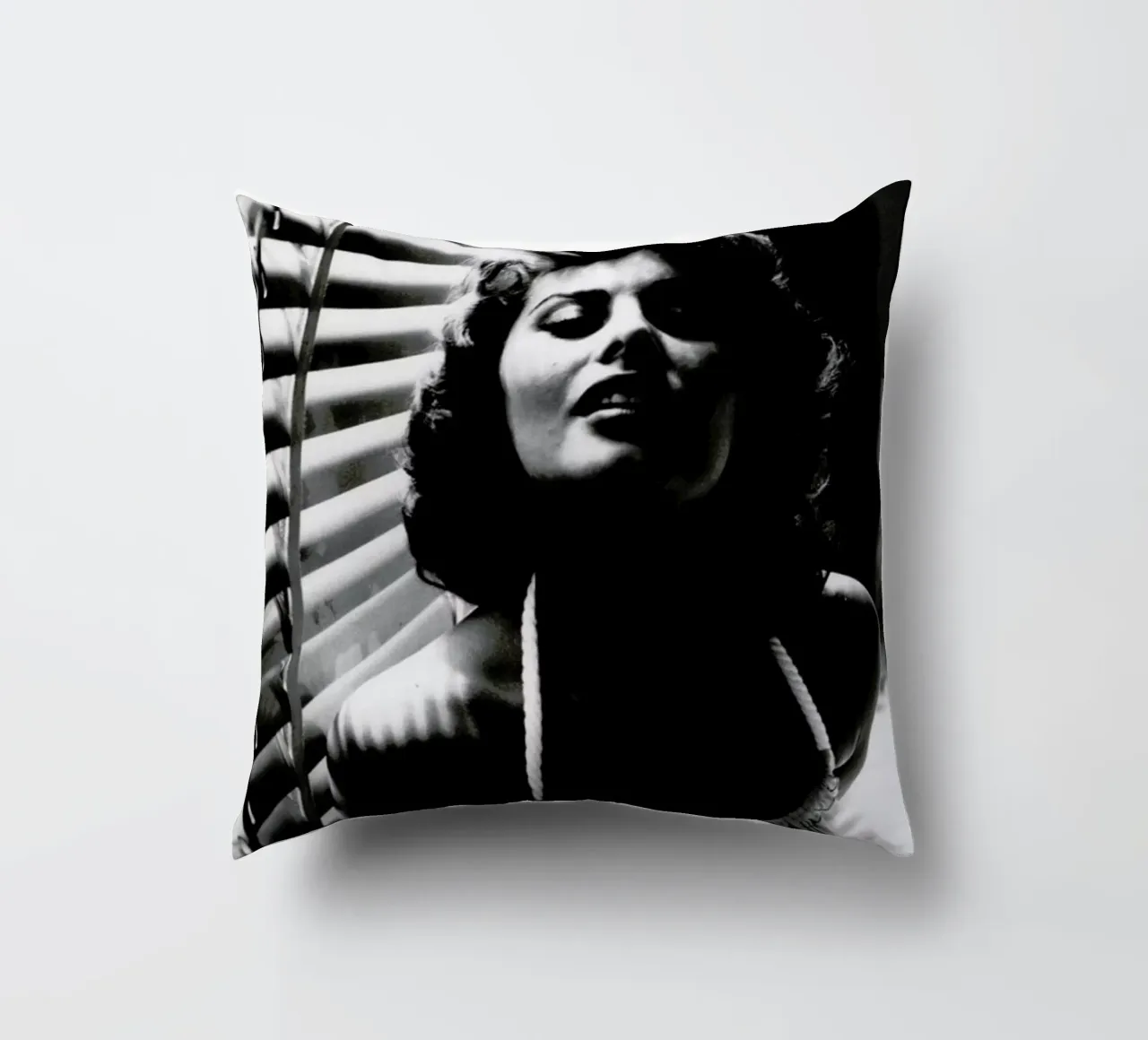 Sophia Loren Portrait cuscino da Gallery Print and Art Limited