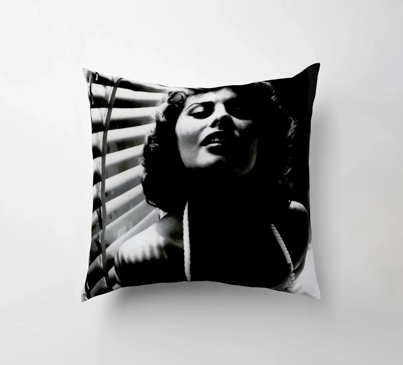 Sophia Loren Portrait cuscino da Gallery Print and Art Limited