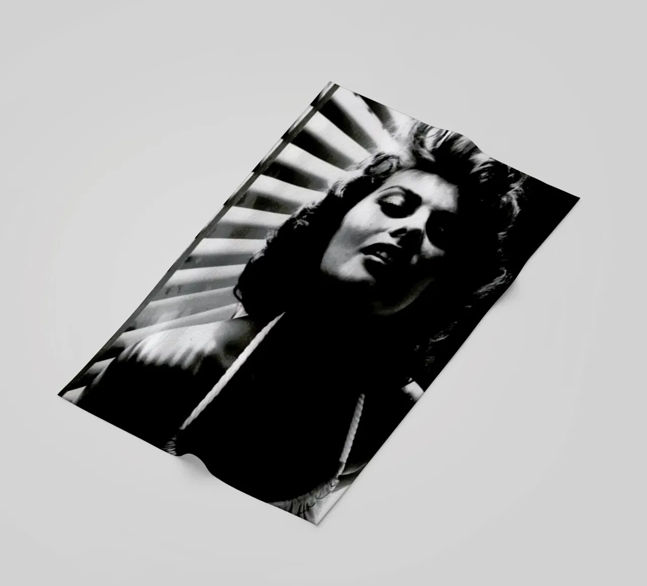 Sophia Loren Portrait telo mare da Gallery Print and Art Limited