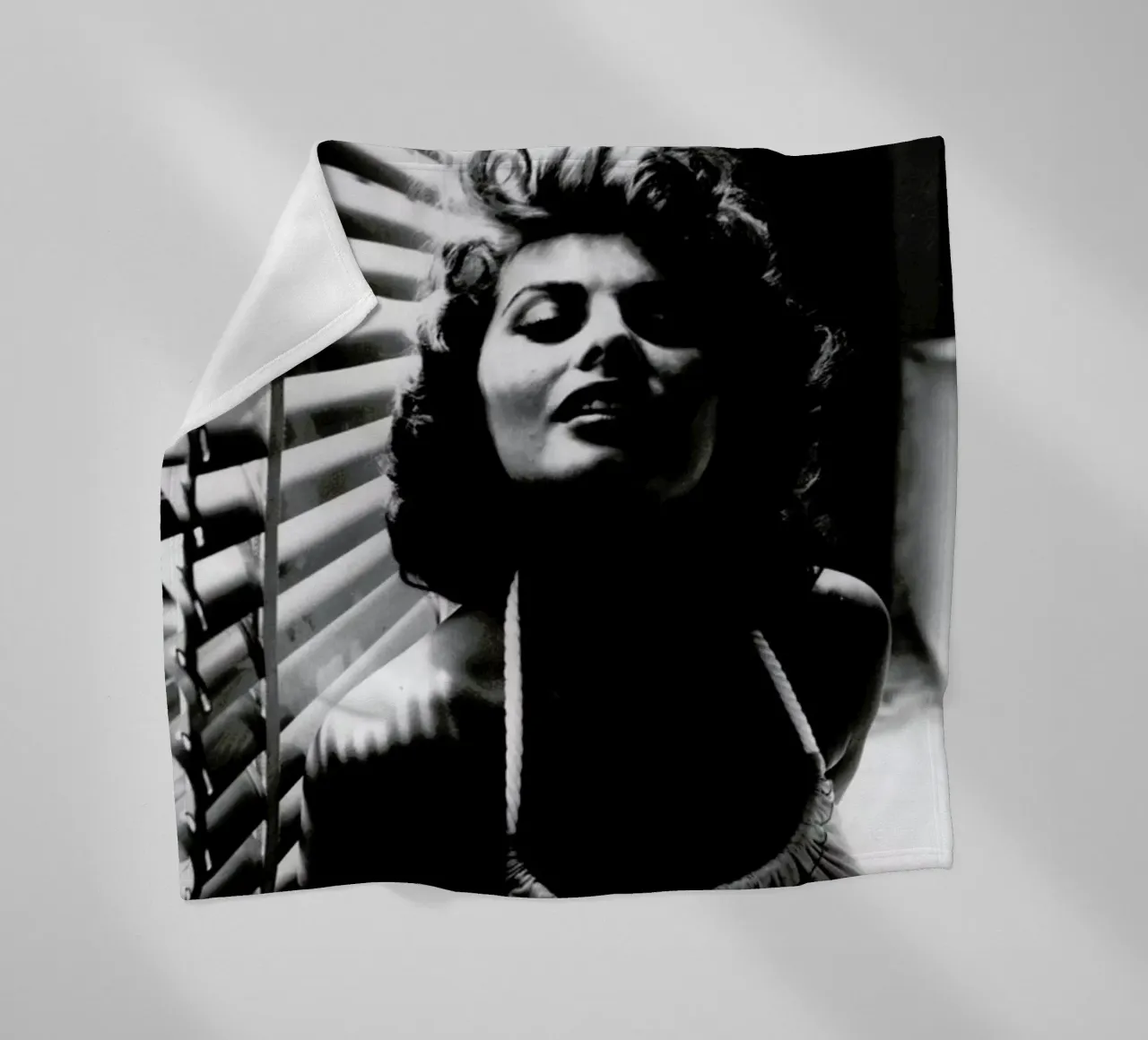 Sophia Loren Portrait coperta in pile da Gallery Print and Art Limited