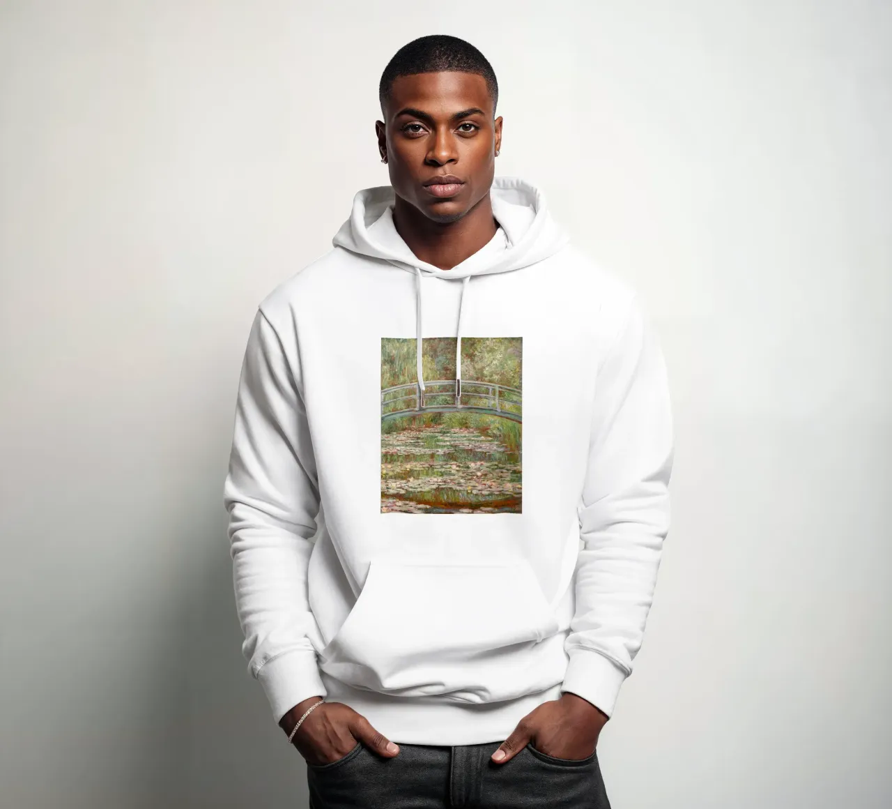 Claude Monet - Ponte su uno stagno di ninfee felpa con cappuccio da Timeless Artworks