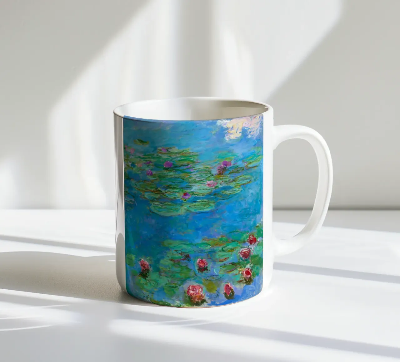 Claude Monet - Ninfee rosse tazza in ceramica da Timeless Artworks