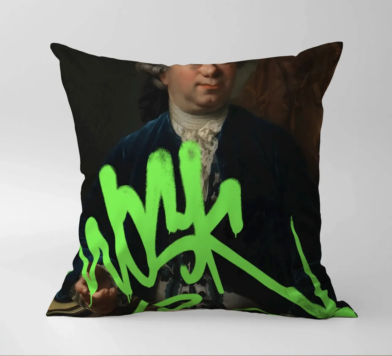 Etichetta verde neon su ritratto classico cuscino da Vintagrafica