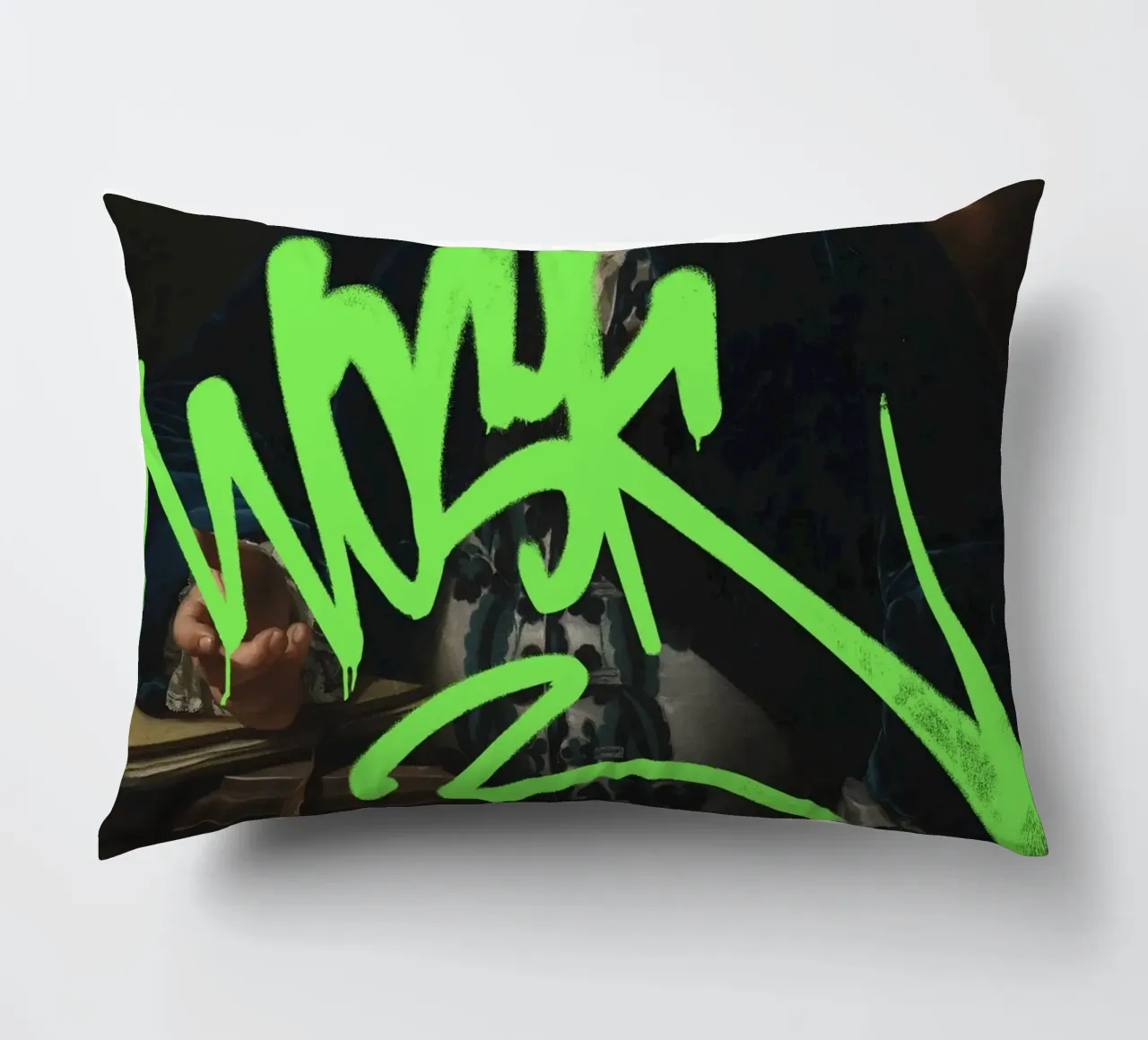 Etichetta verde neon su ritratto classico cuscino da Vintagrafica