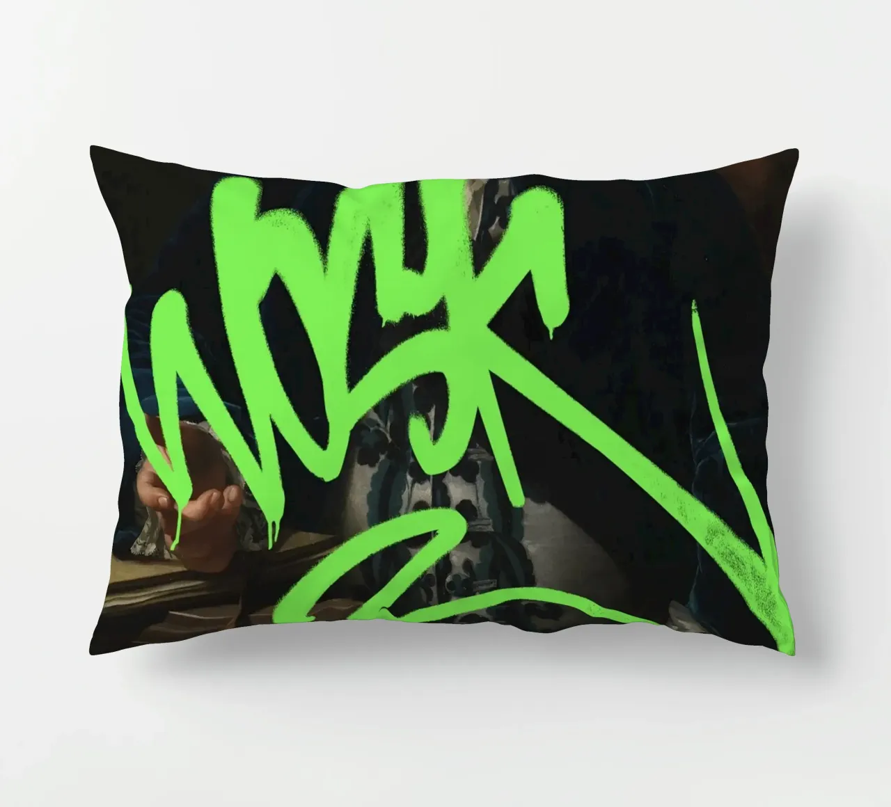 Etichetta verde neon su ritratto classico cuscino da Vintagrafica
