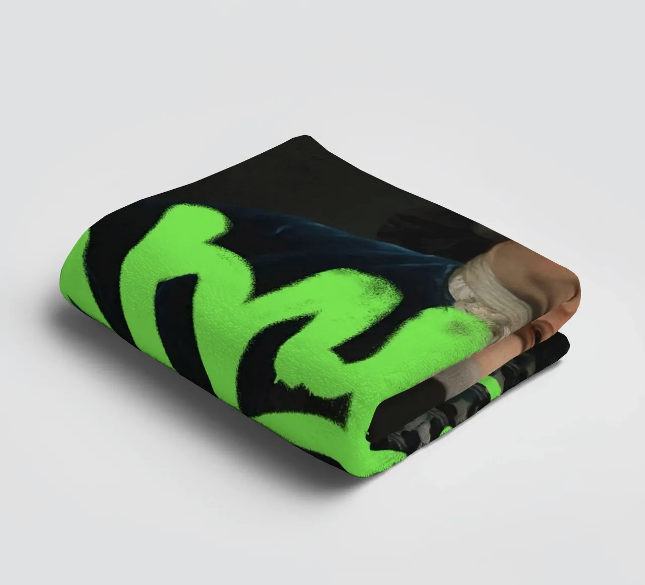 Etichetta verde neon su ritratto classico asciugamano da bagno da Vintagrafica