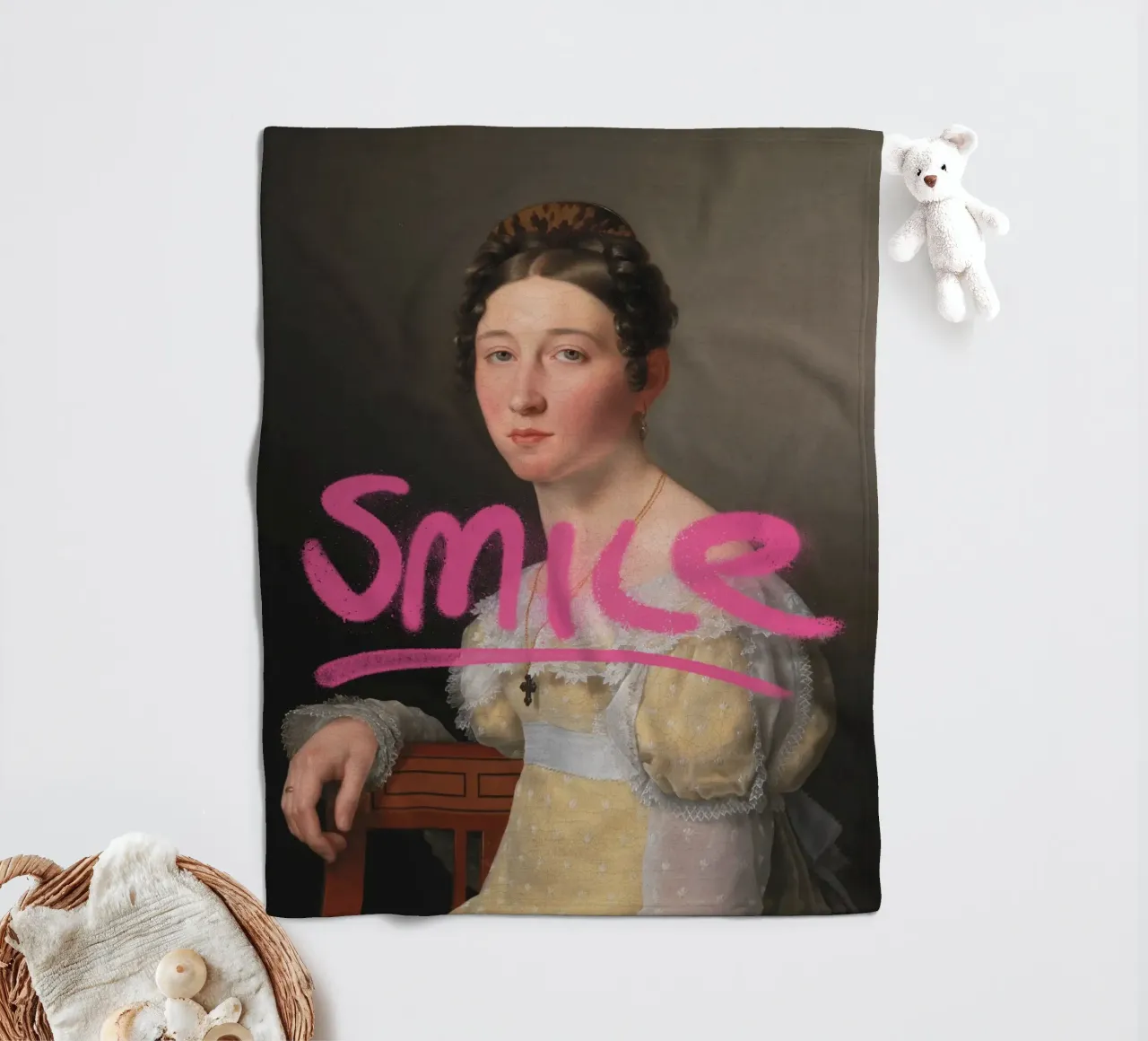 Graffiti con sorriso su ritratto classico coperta in pile da Vintagrafica