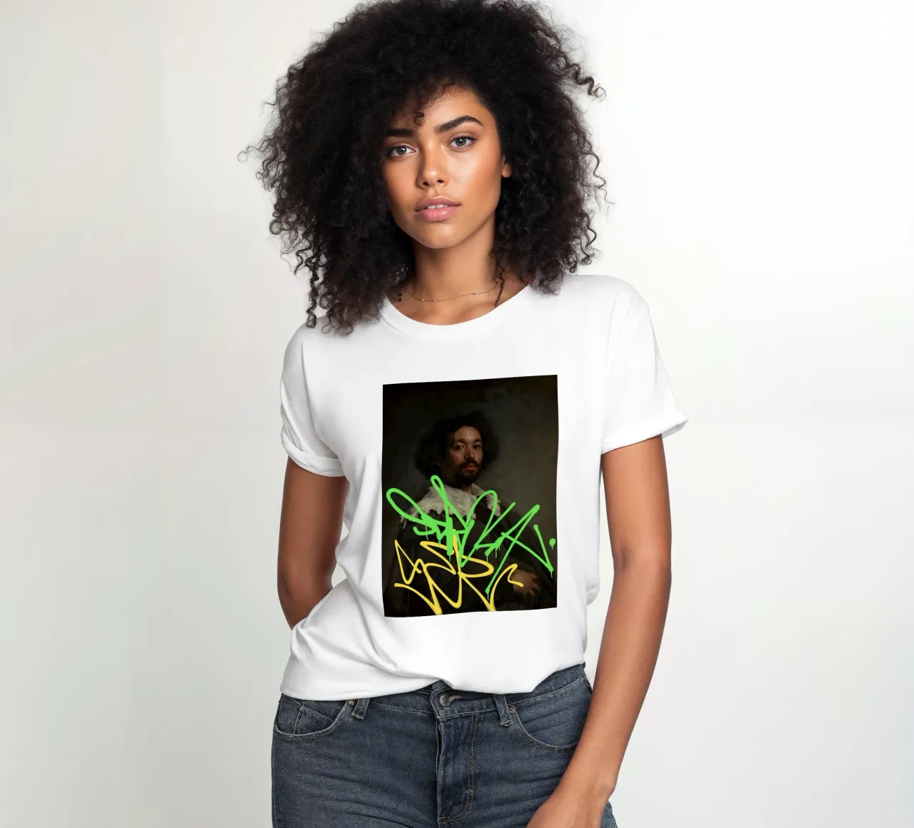 Tag graffiti gialli e verdi su un ritratto retrò t-shirt da donna da Vintagrafica