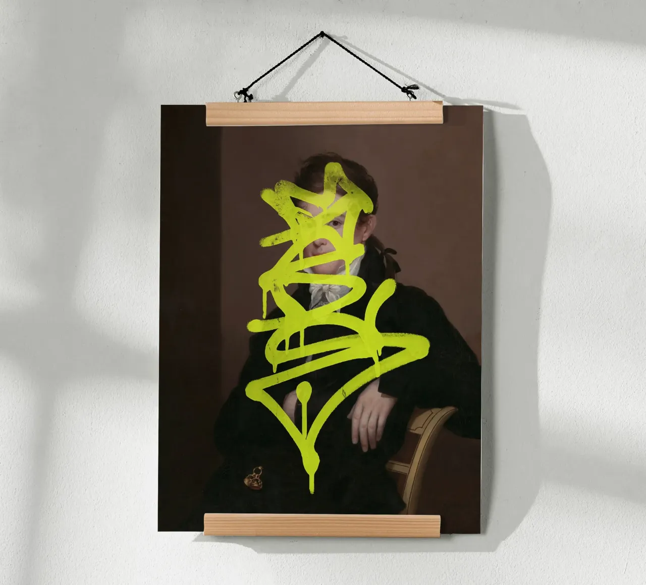 Graffiti gialli su ritratto d'epoca poster con telaio in alluminio da Vintagrafica