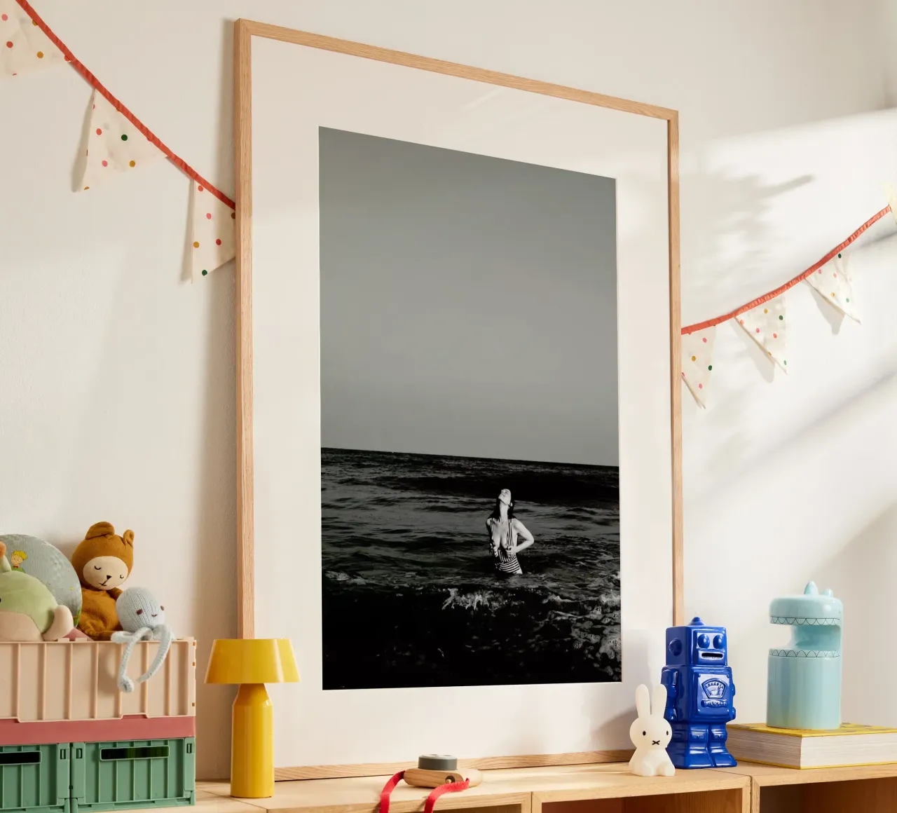 La Donna Del Mare poster con telaio in plastica da Picture On The Fridge
