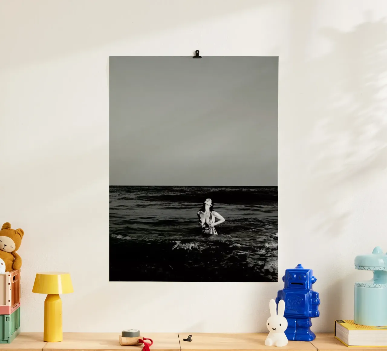 La Donna Del Mare poster con telaio in plastica da Picture On The Fridge