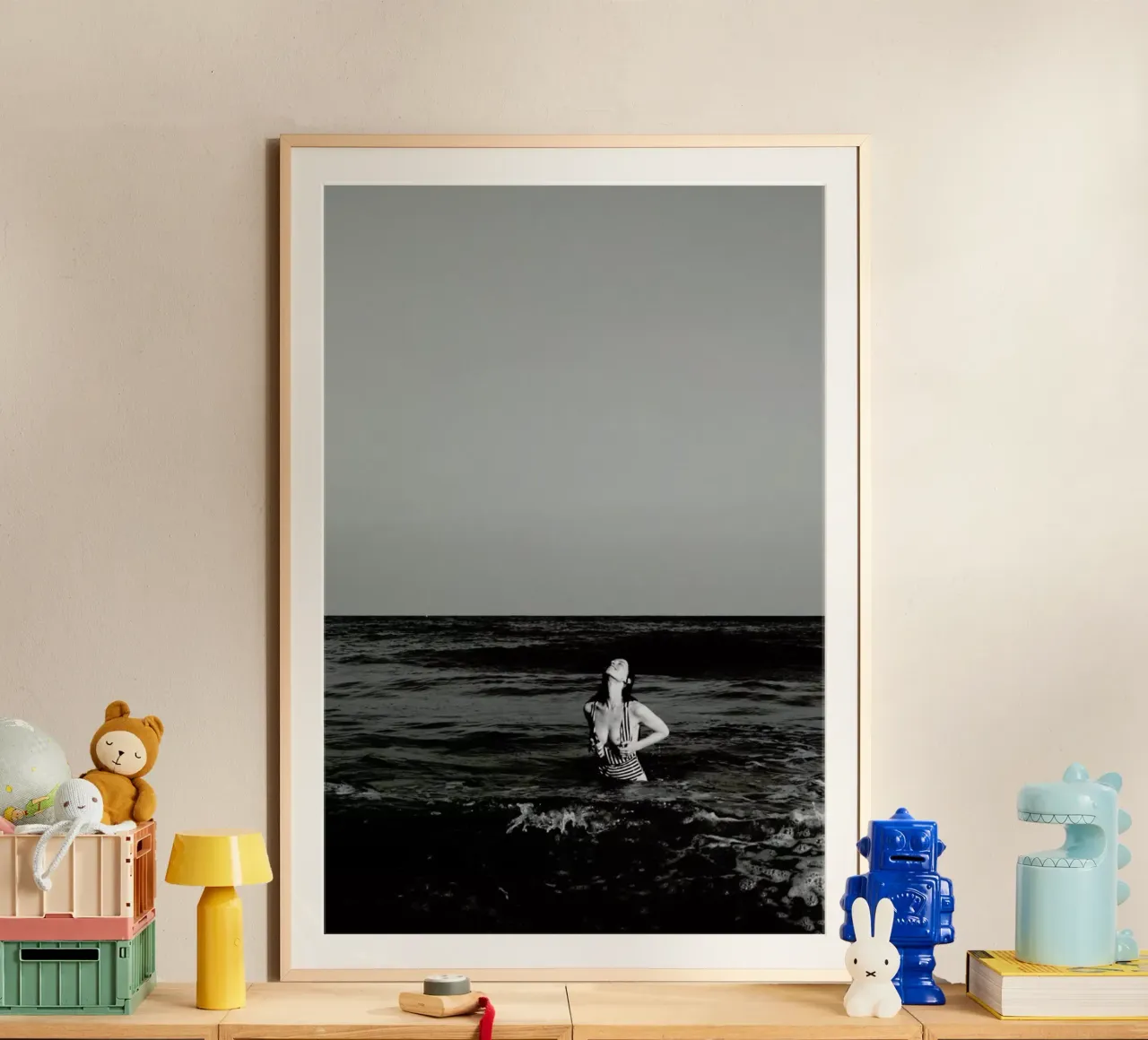 La Donna Del Mare poster con telaio in plastica da Picture On The Fridge