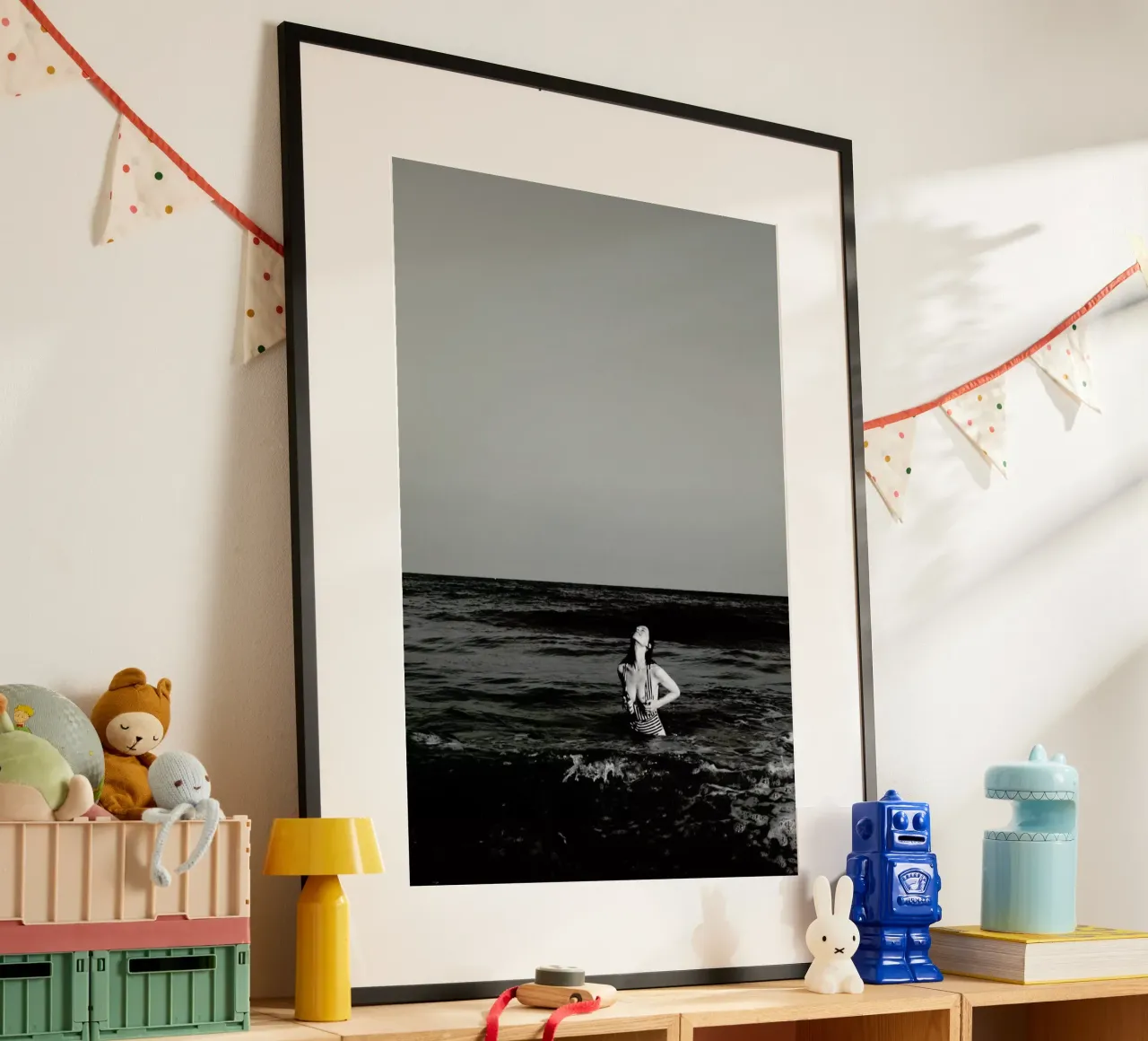 La Donna Del Mare poster con telaio in plastica da Picture On The Fridge