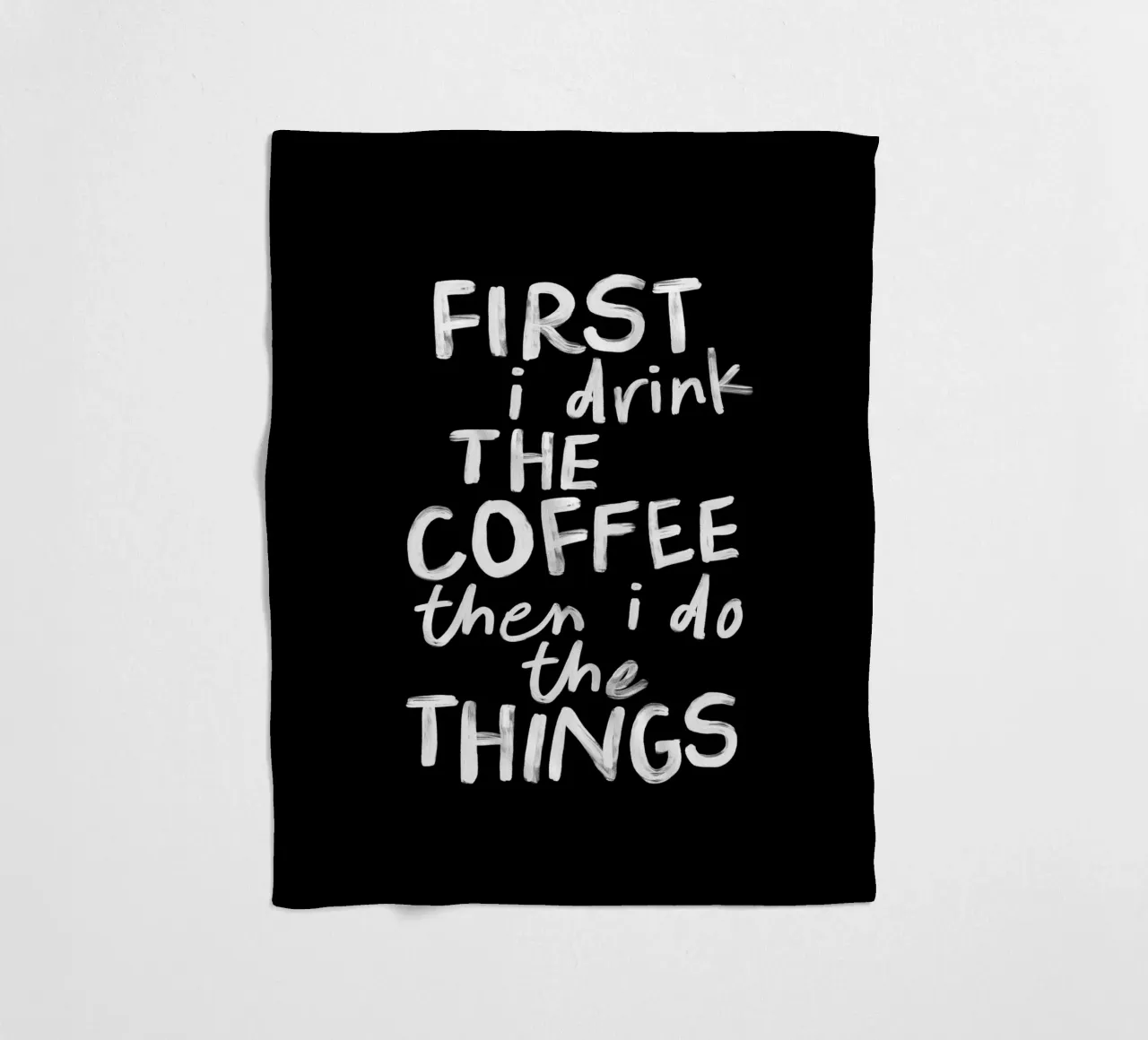 Erst trinke ich den Kaffee, dann mache ich die Dinge Küchenausstattung Fleecedecke von THE MOTIVATED TYPE