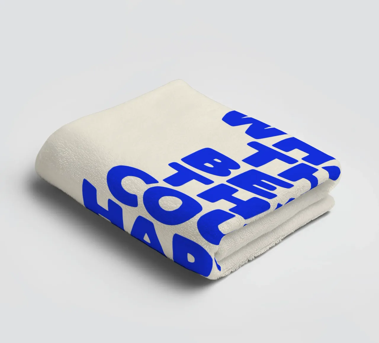 Was ist das Beste, was passieren kann Optimistisches Zitat in Blau Handtuch von THE MOTIVATED TYPE