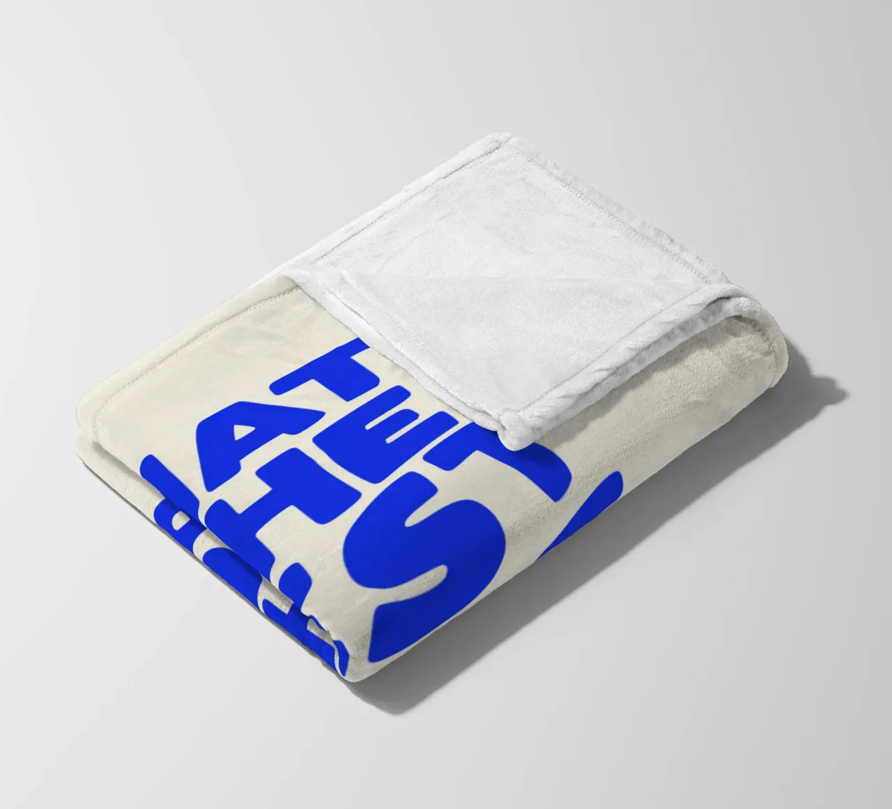 Was ist das Beste, was passieren kann Optimistisches Zitat in Blau Fleecedecke von THE MOTIVATED TYPE
