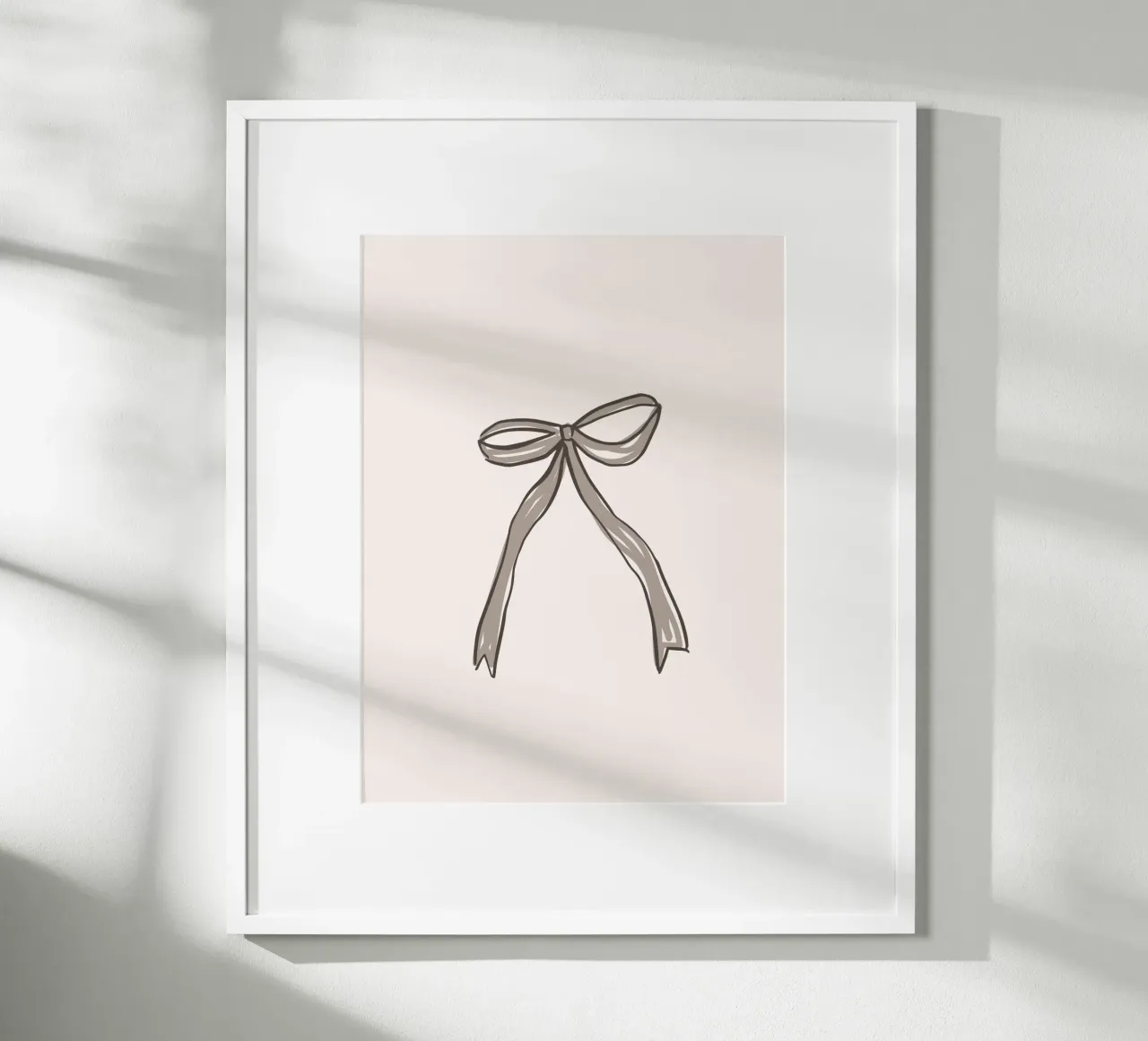 Anello poster con telaio in legno da KRUTH DESIGN