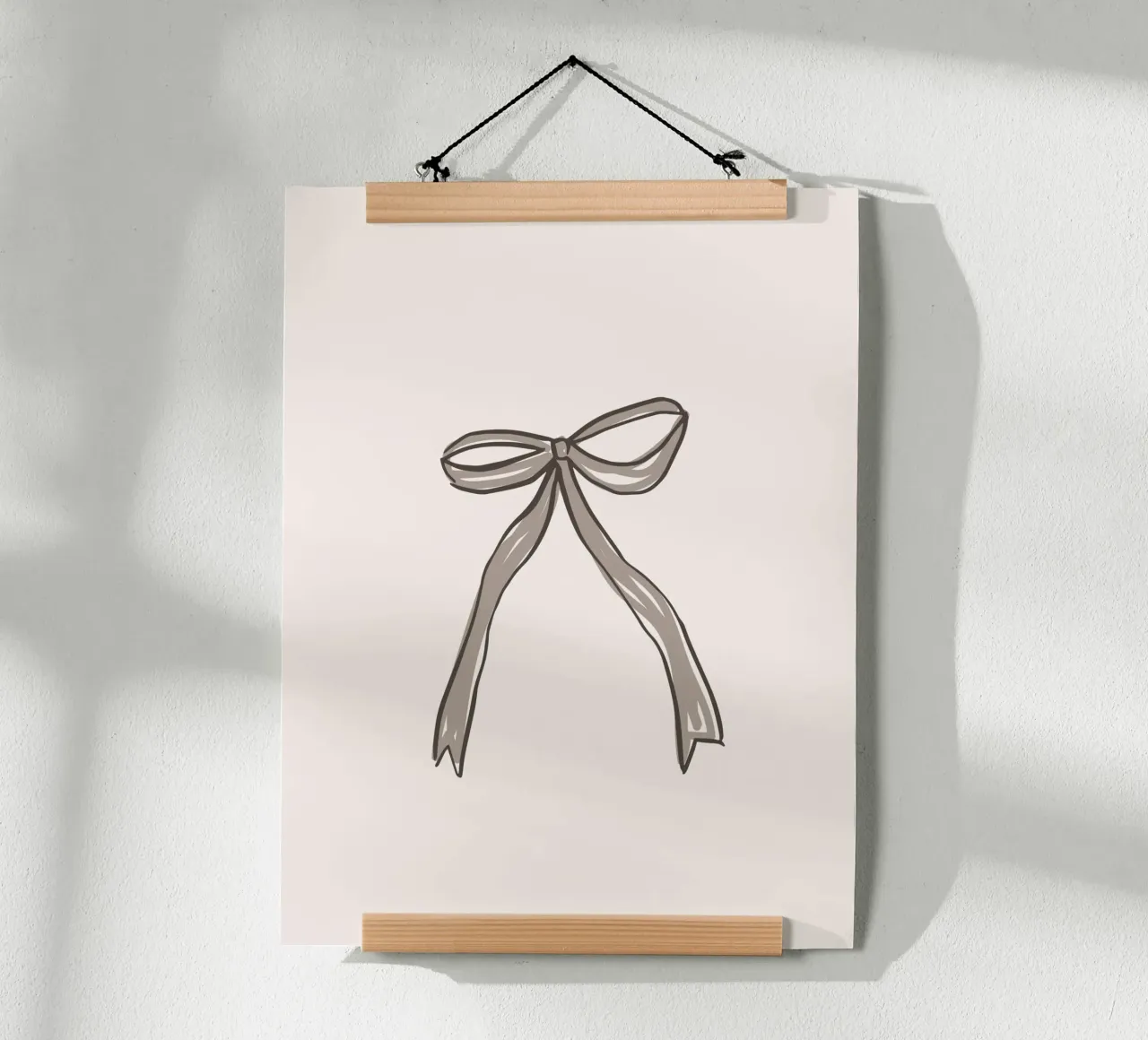 Anello poster con telaio in legno da KRUTH DESIGN