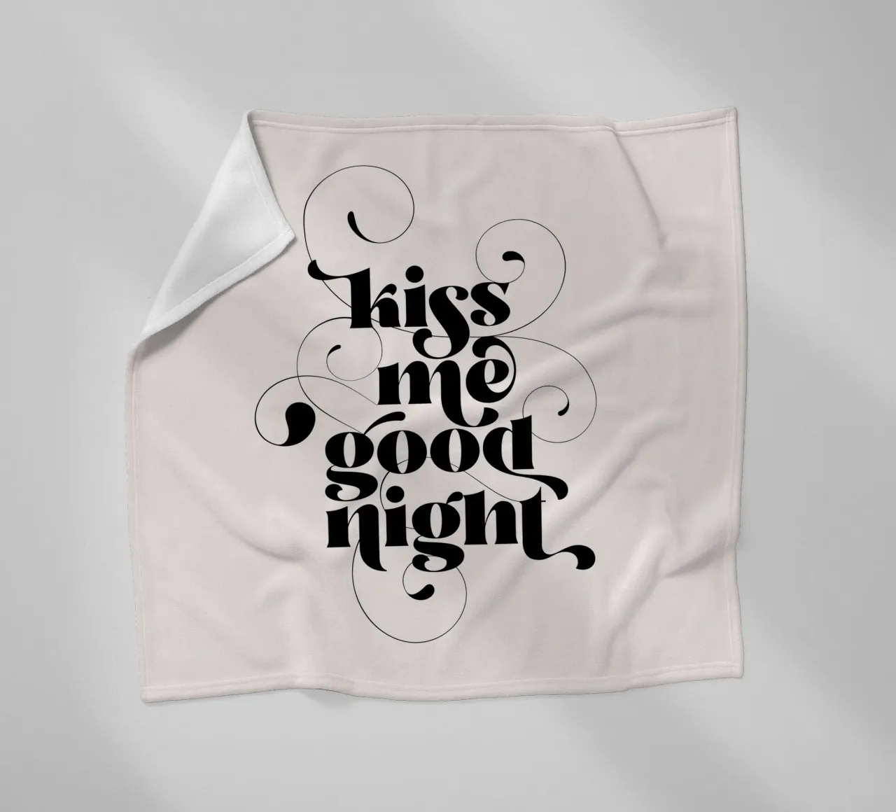 Bianco e nero 'Baciami la notte' coperta in pile da Dominique Vari Words