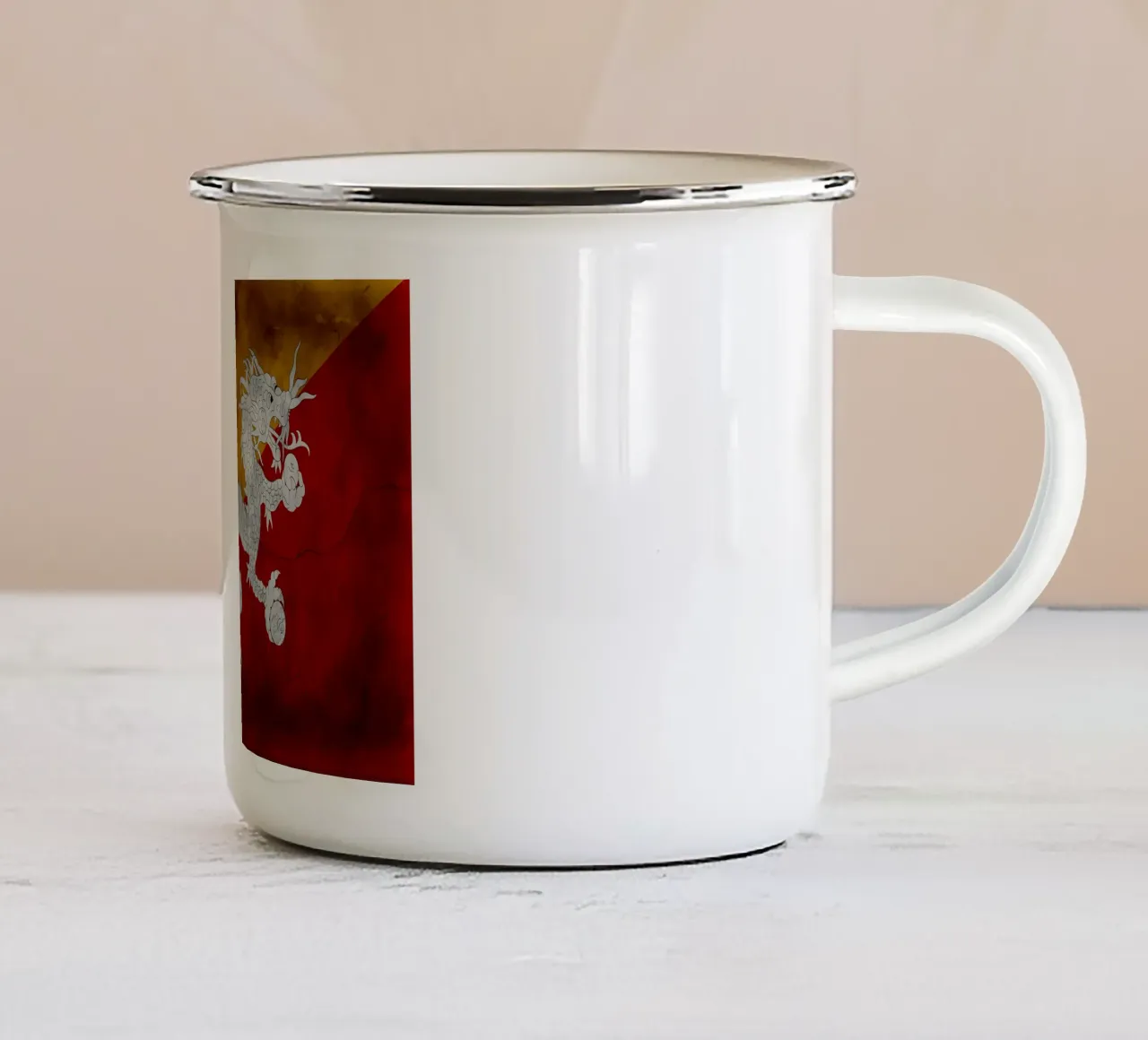 Bandiera vintage del Bhutan tazza in smalto da Joshua A Holmes