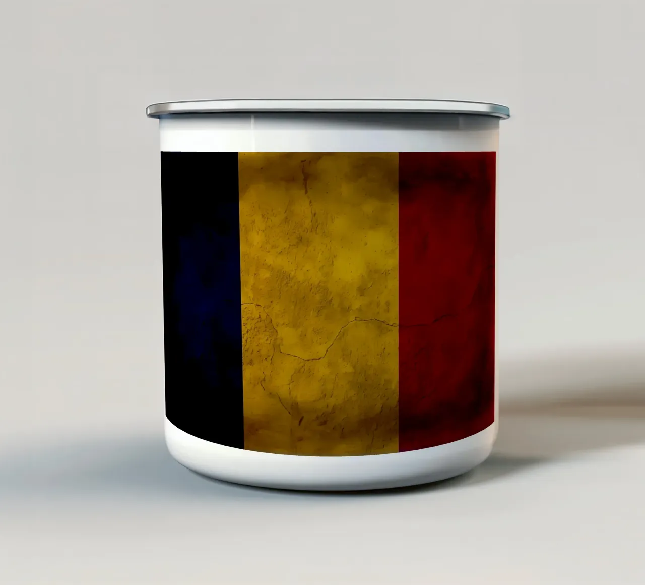 Bandiera d'epoca del Ciad tazza in smalto da Joshua A Holmes