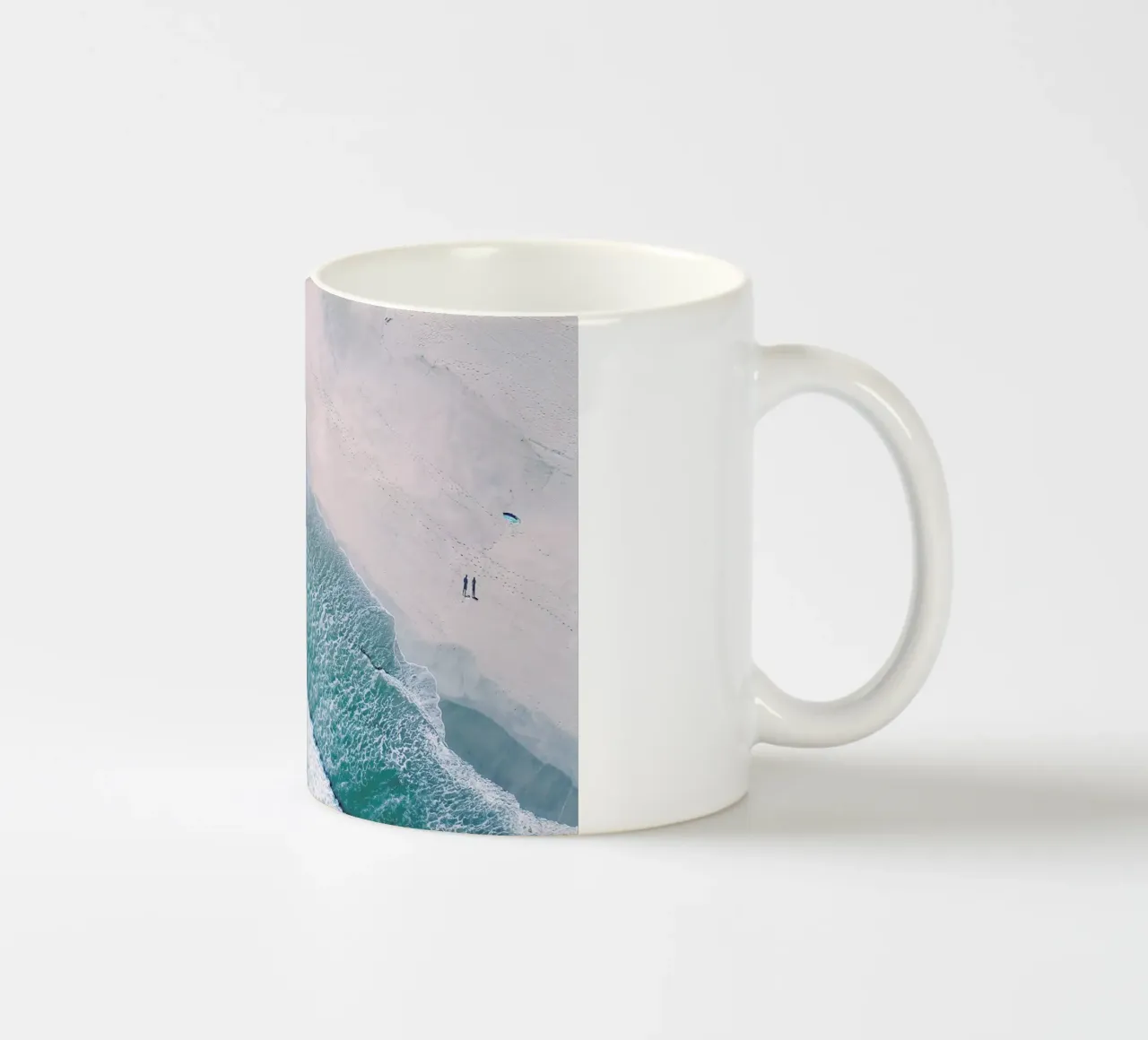 Dudes Surfing by @bavariansnaps tazza in ceramica da EyeEm Mobile GmbH