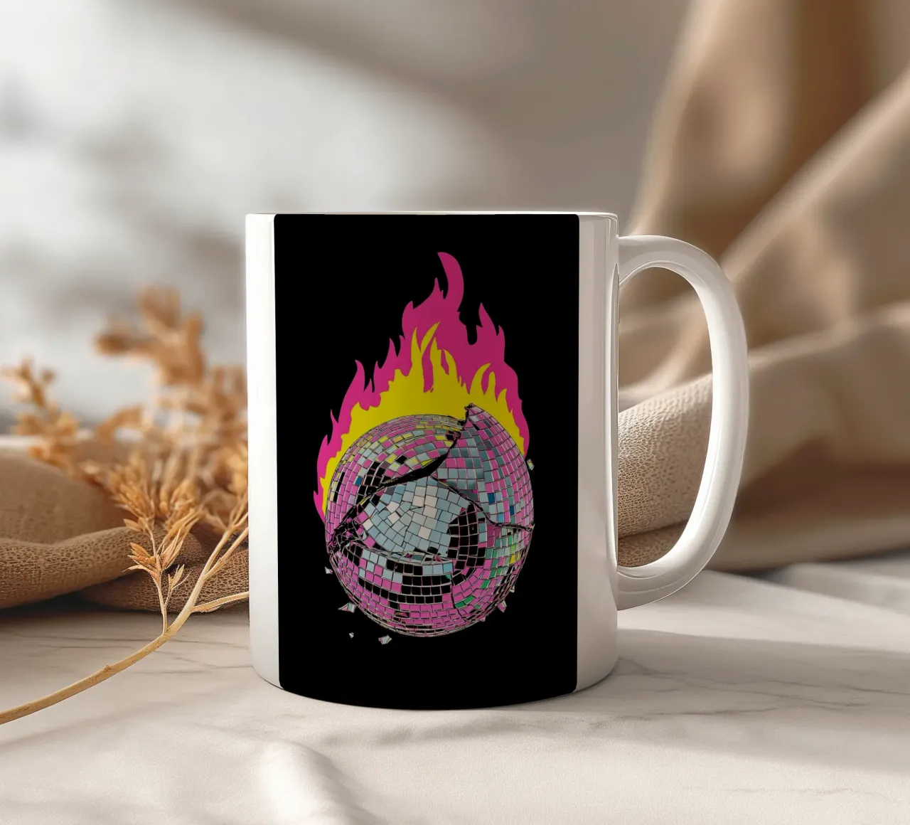 Disco Ball on Fire - Pop Art tazza in ceramica da ColorCrash Gallery
