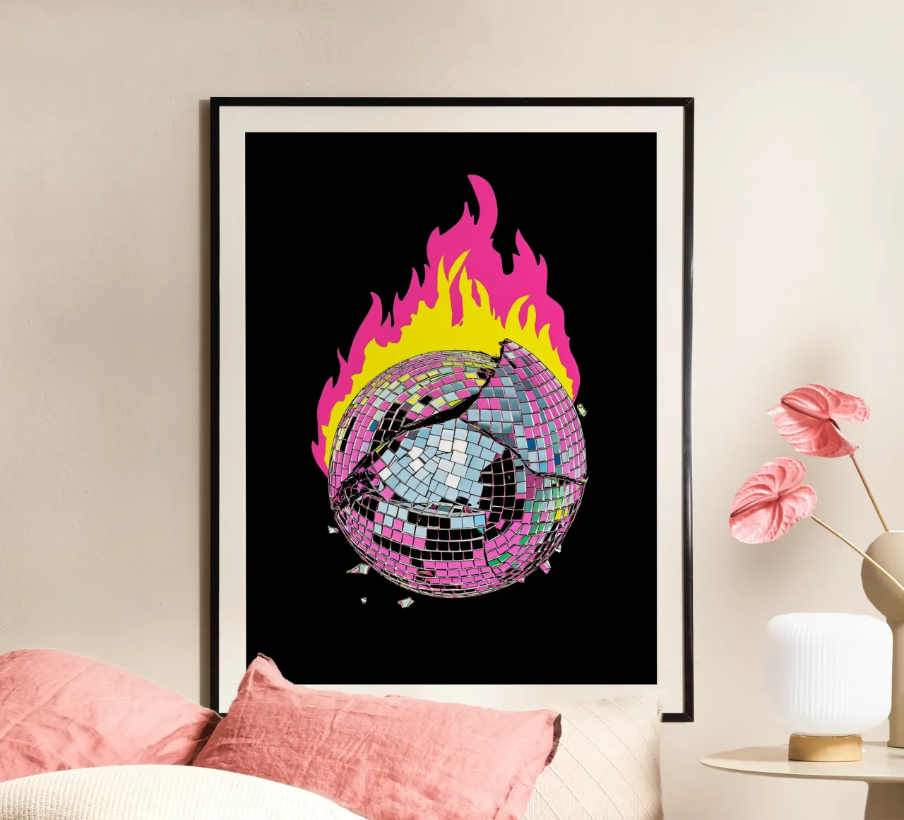 Disco Ball on Fire - Pop Art poster con telaio in legno da ColorCrash Gallery