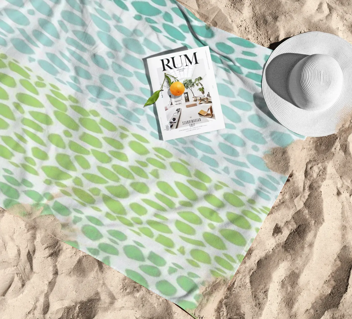 Riverside Zen Pebbles telo mare da Pom Graphic Design