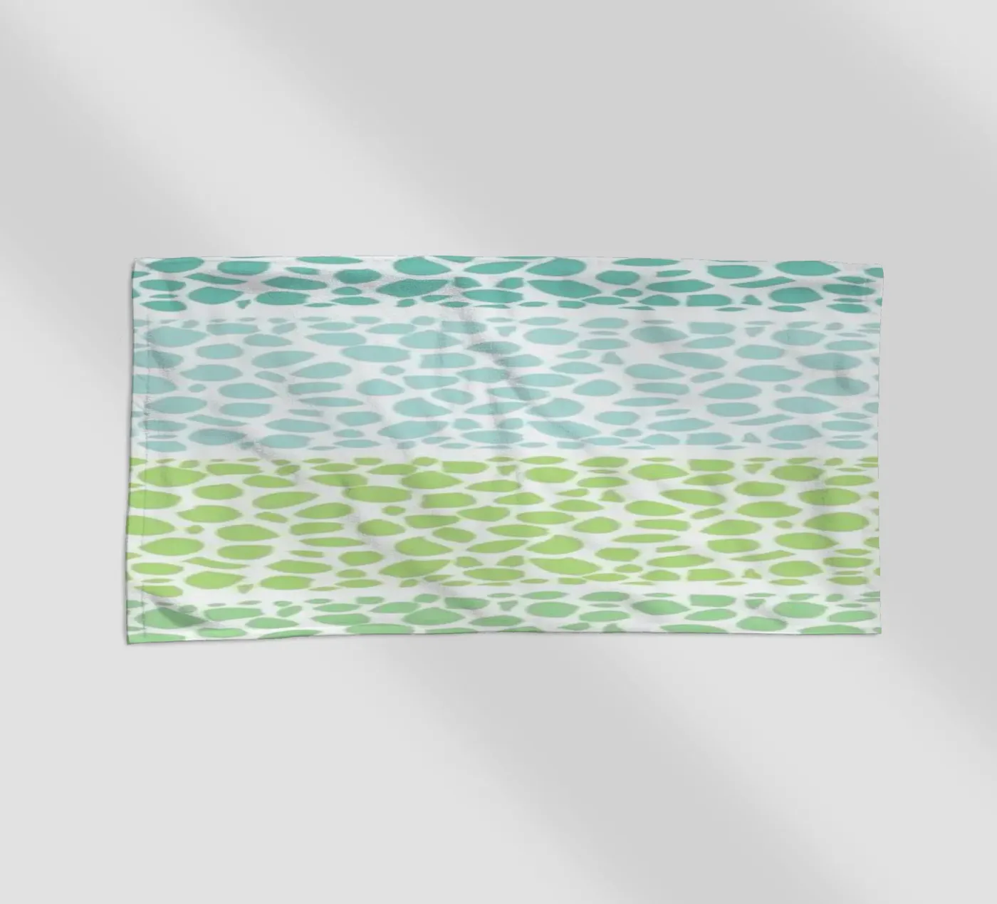 Riverside Zen Pebbles telo mare da Pom Graphic Design