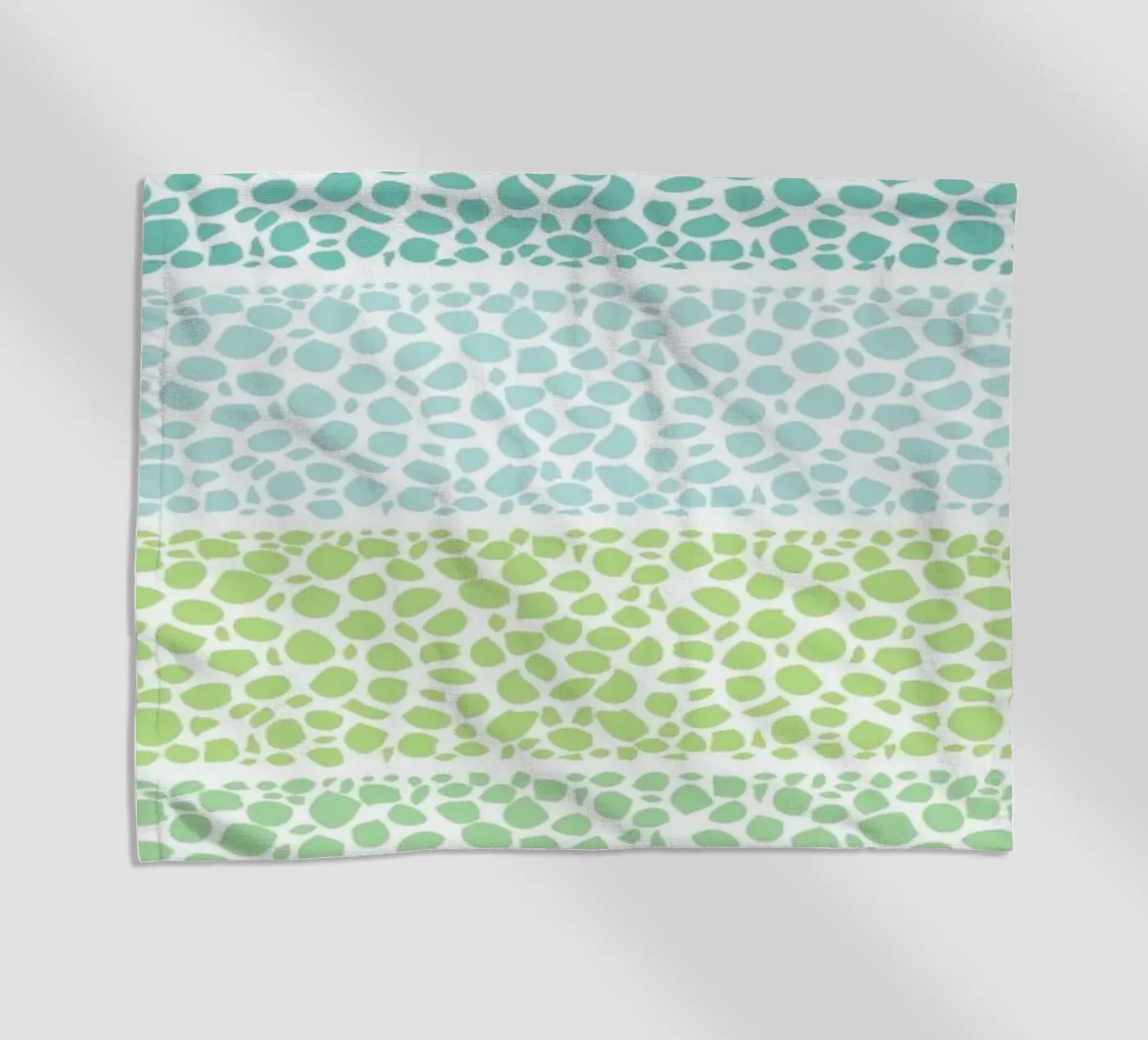 Riverside Zen Pebbles telo mare da Pom Graphic Design