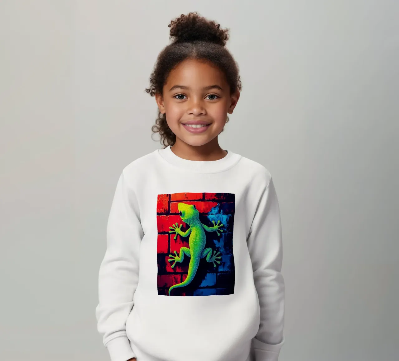 Gecko an der Wand - Pop Art Kinder Sweatshirt von ColorCrash Gallery