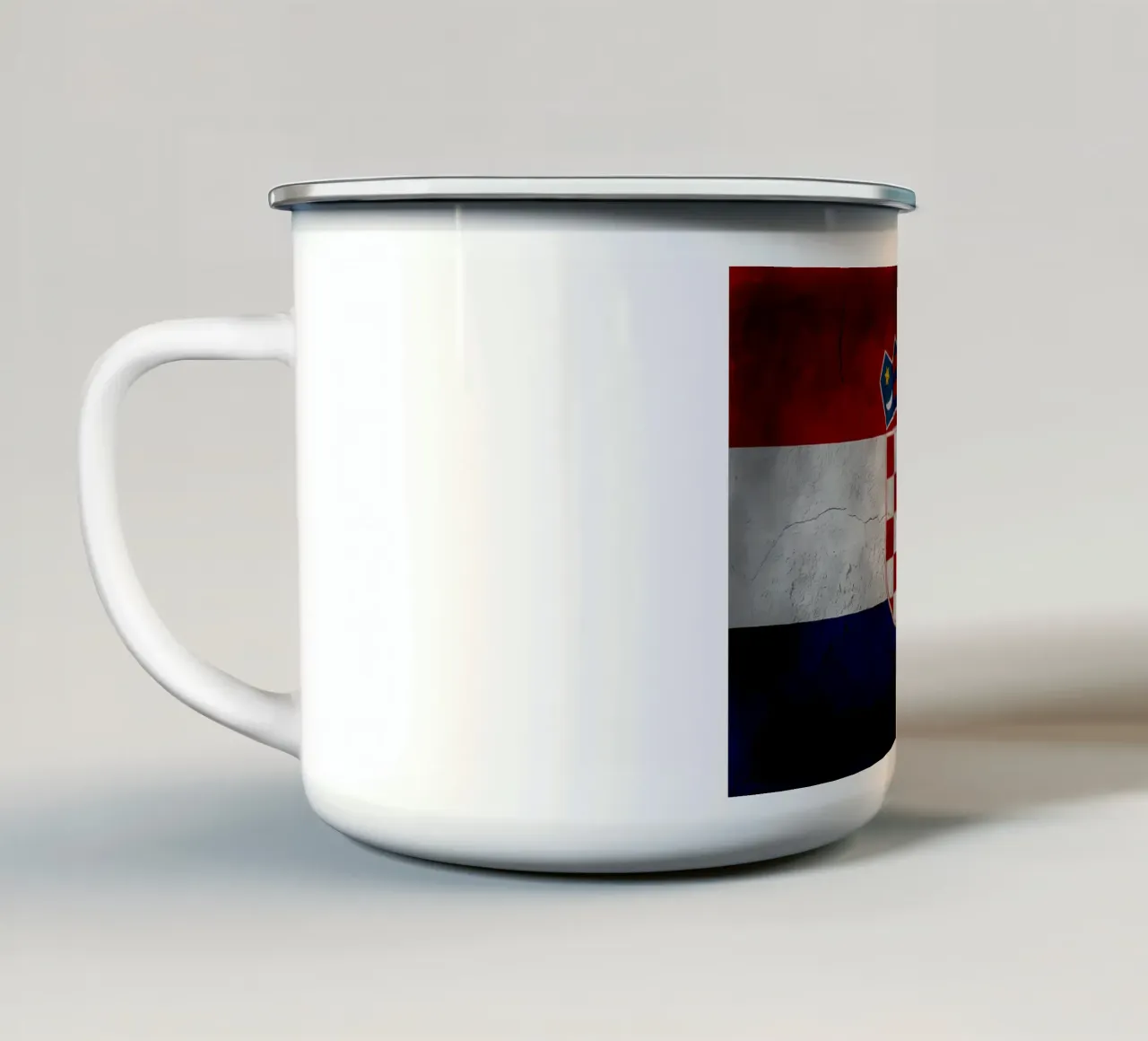 Bandiera vintage della Croazia tazza in smalto da Joshua A Holmes
