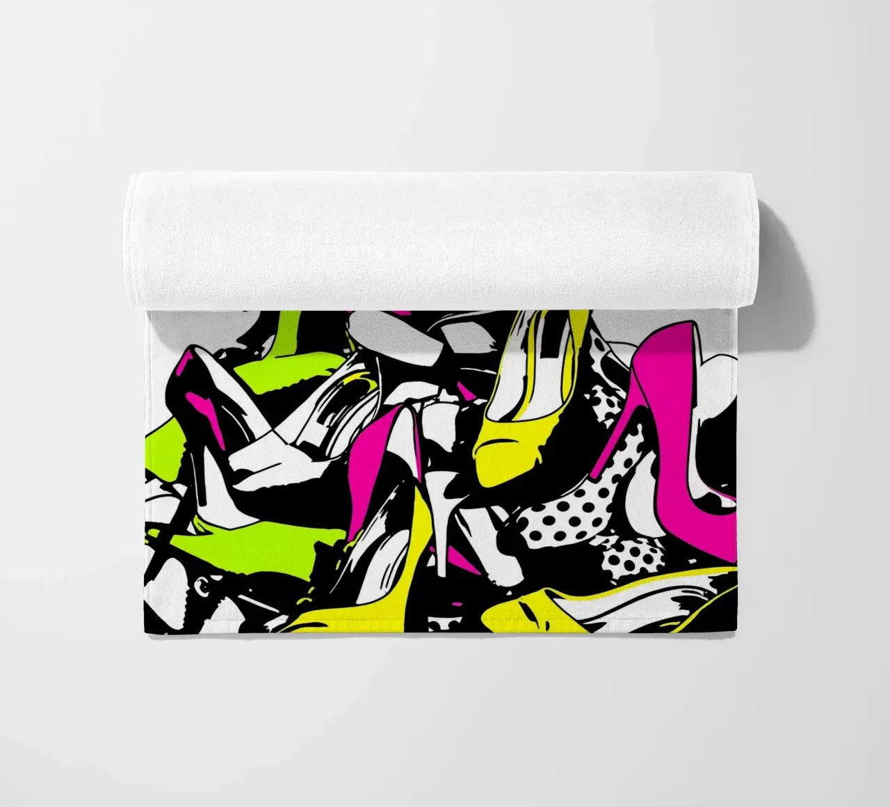 Pila di tacchi - Pop Art telo mare da ColorCrash Gallery