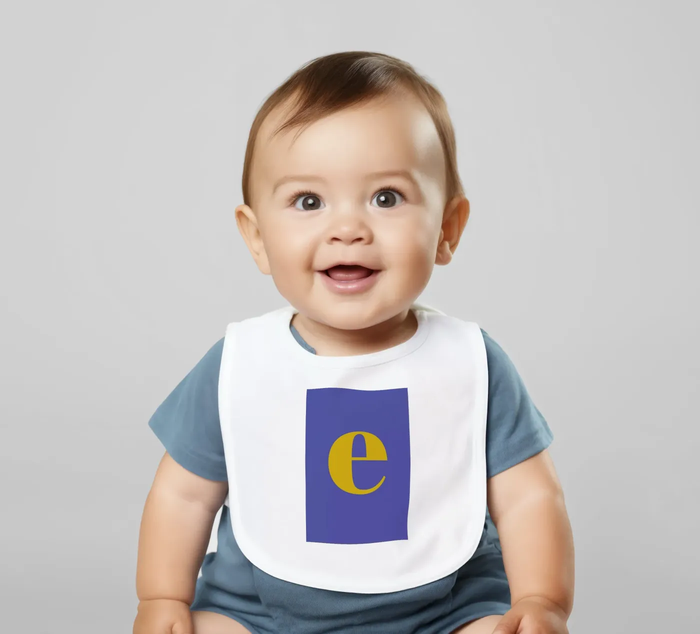 Blue Letter E bavaglino da Studio One