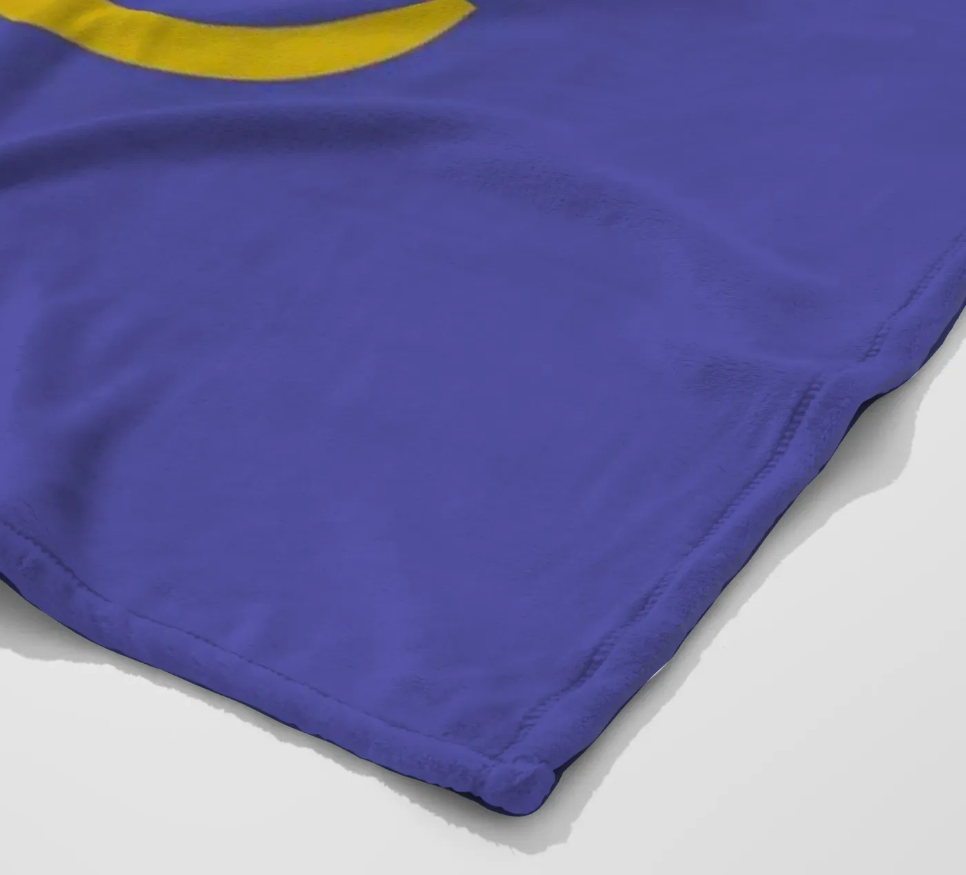 Blue Letter E Fleecedecke von Studio One