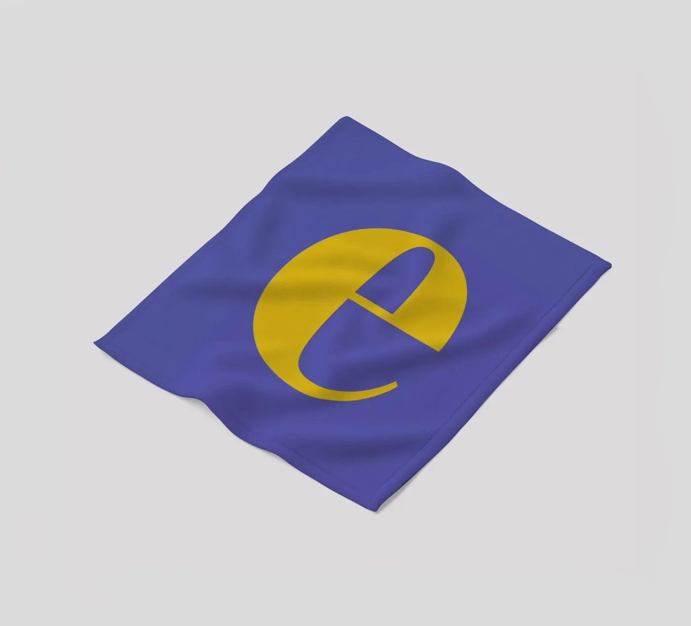 Blue Letter E Fleecedecke von Studio One