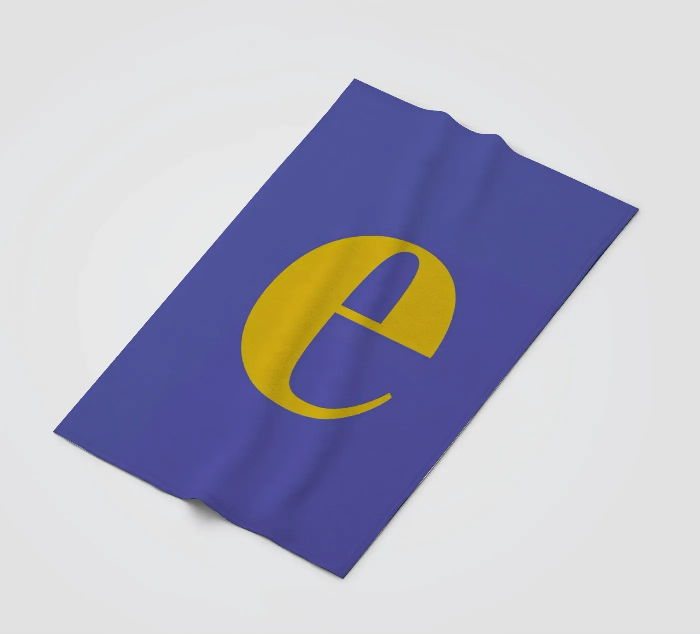 Blue Letter E Fleecedecke von Studio One