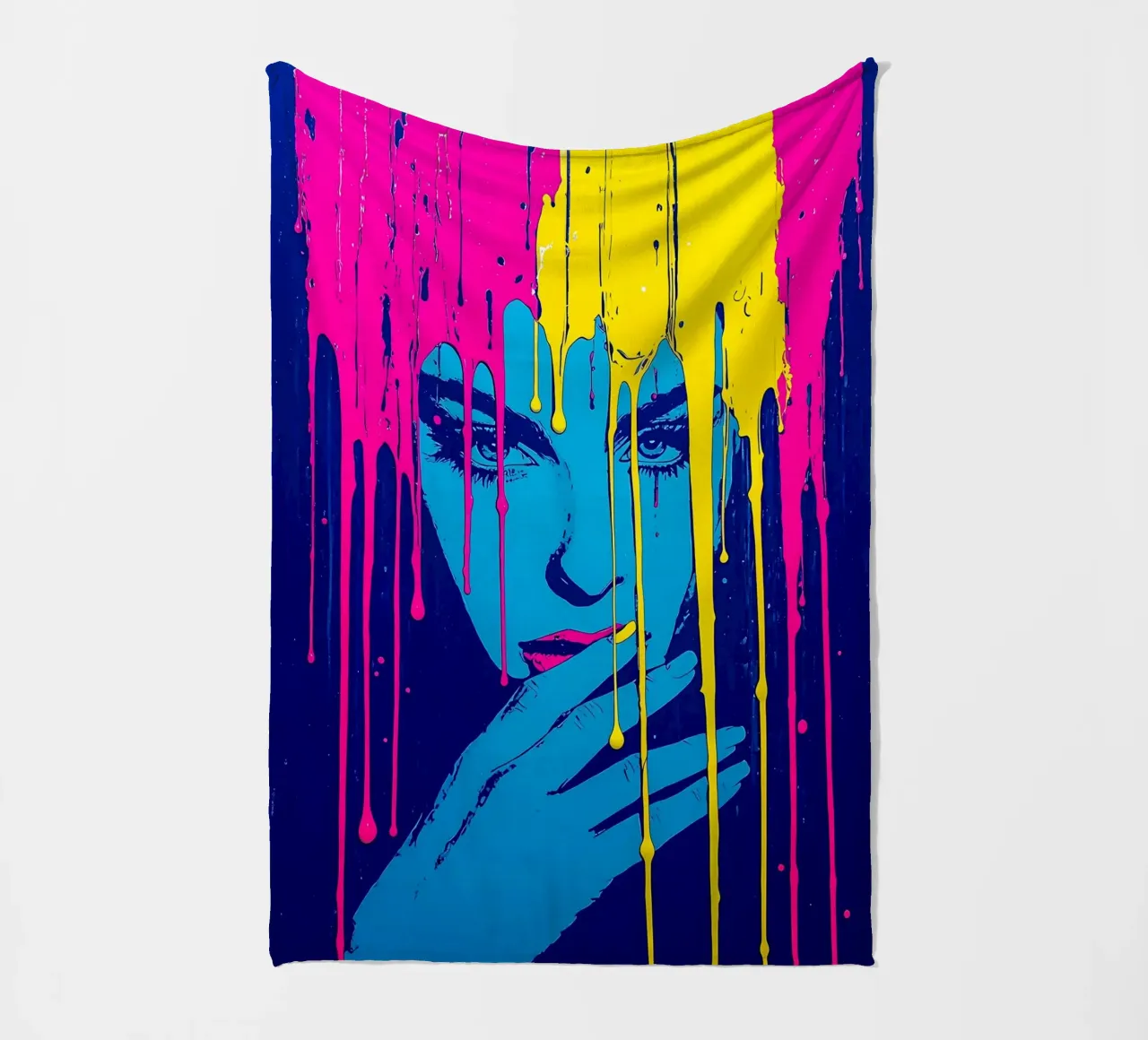 Donna dai colori sgocciolanti - Pop Art coperta in pile da ColorCrash Gallery