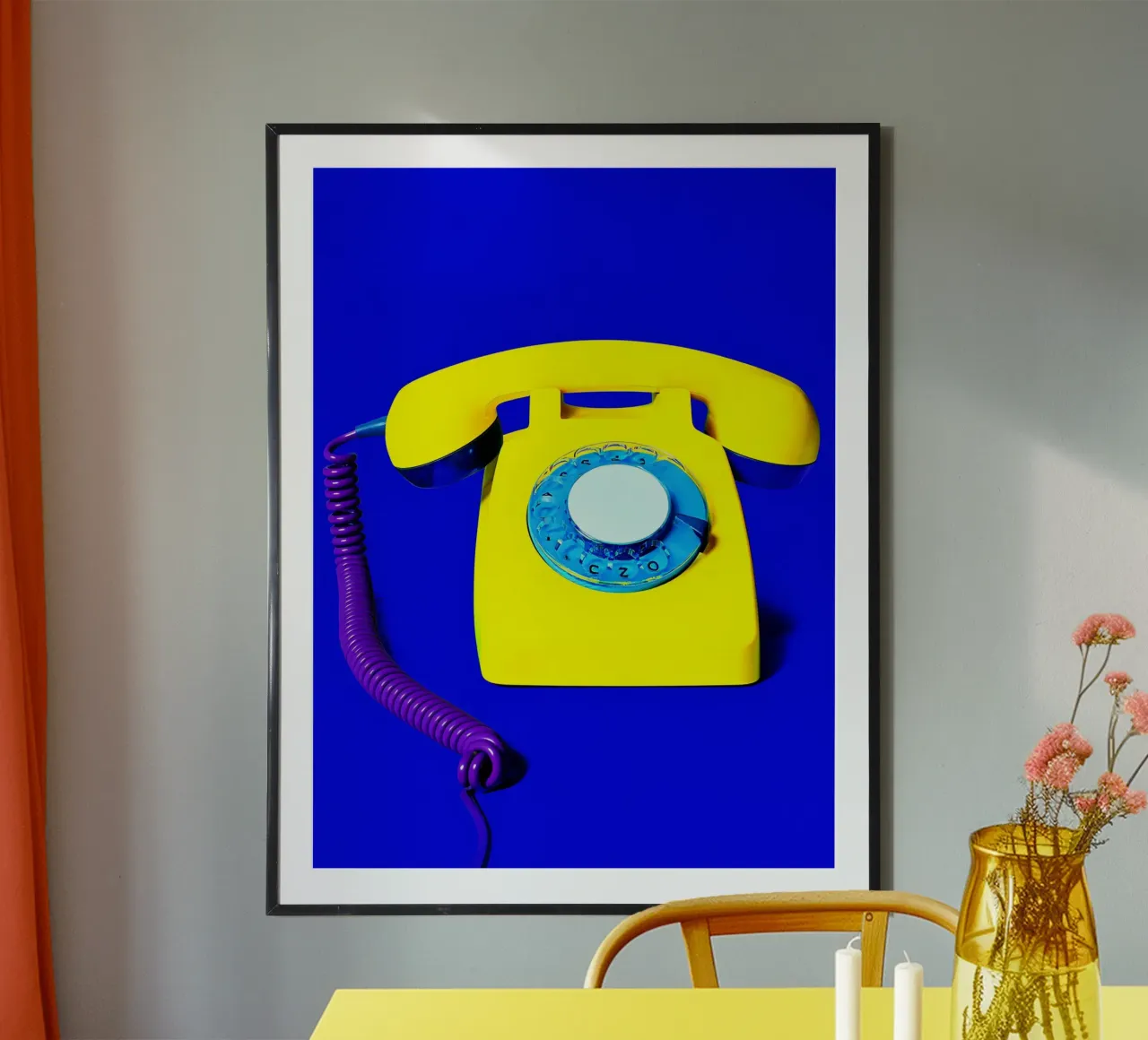 Telefono rotante - Pop Art poster con telaio in alluminio da ColorCrash Gallery