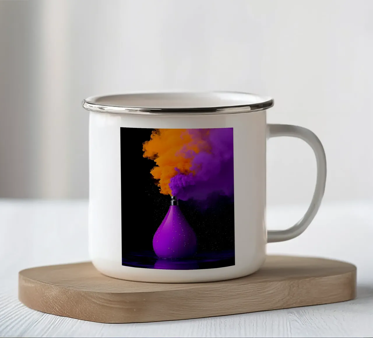 Bottiglia di profumo fumé - Pop Art tazza in smalto da ColorCrash Gallery