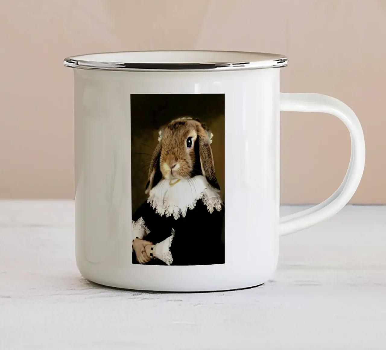 Miss Bunny Rabbit tazza in smalto da Tein Lucasson