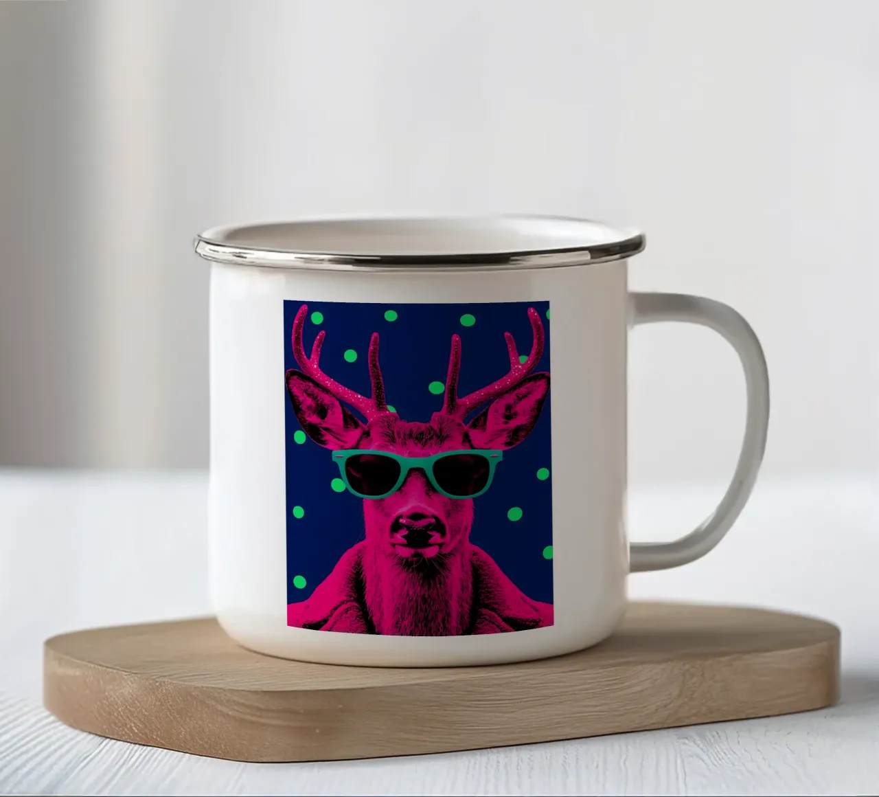 Cervo con occhiali da sole - Pop Art tazza in smalto da ColorCrash Gallery