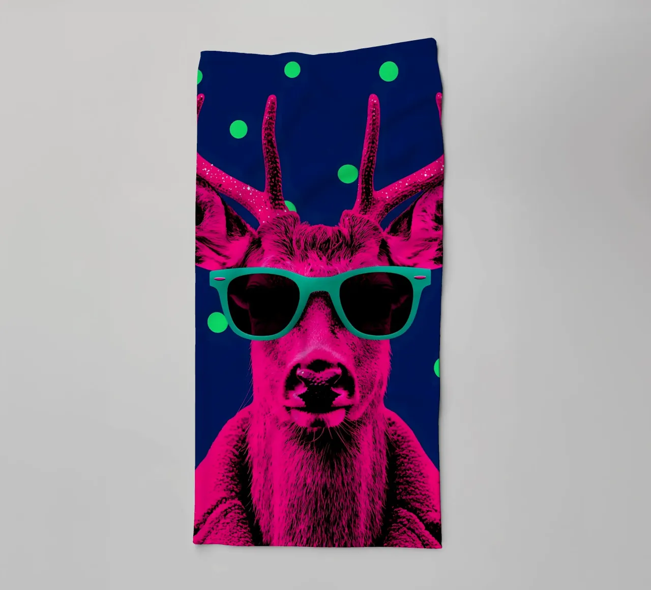 Cervo con occhiali da sole - Pop Art asciugamano da bagno da ColorCrash Gallery