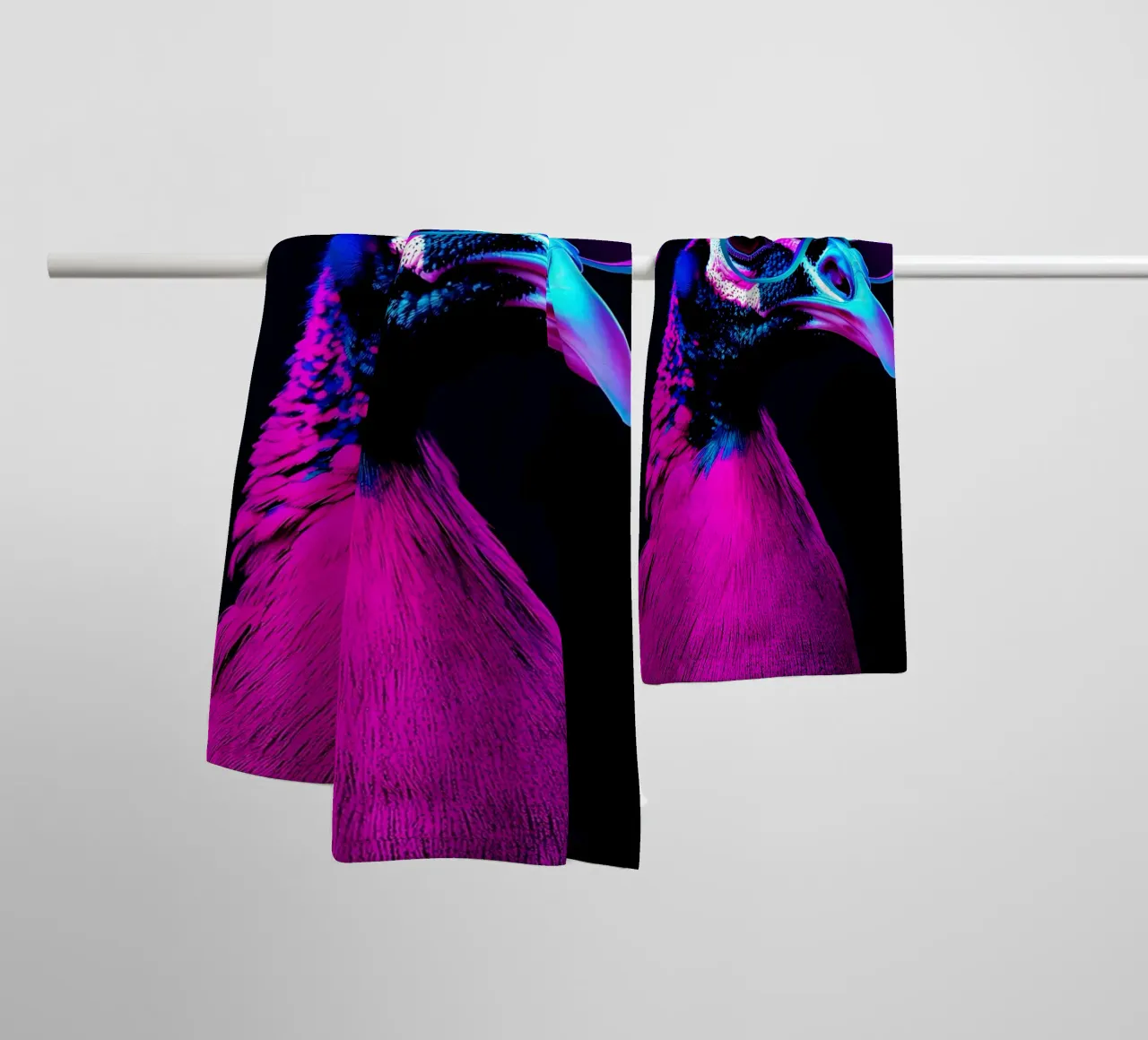 Pavone in occhiali - Pop Art asciugamano da bagno da ColorCrash Gallery