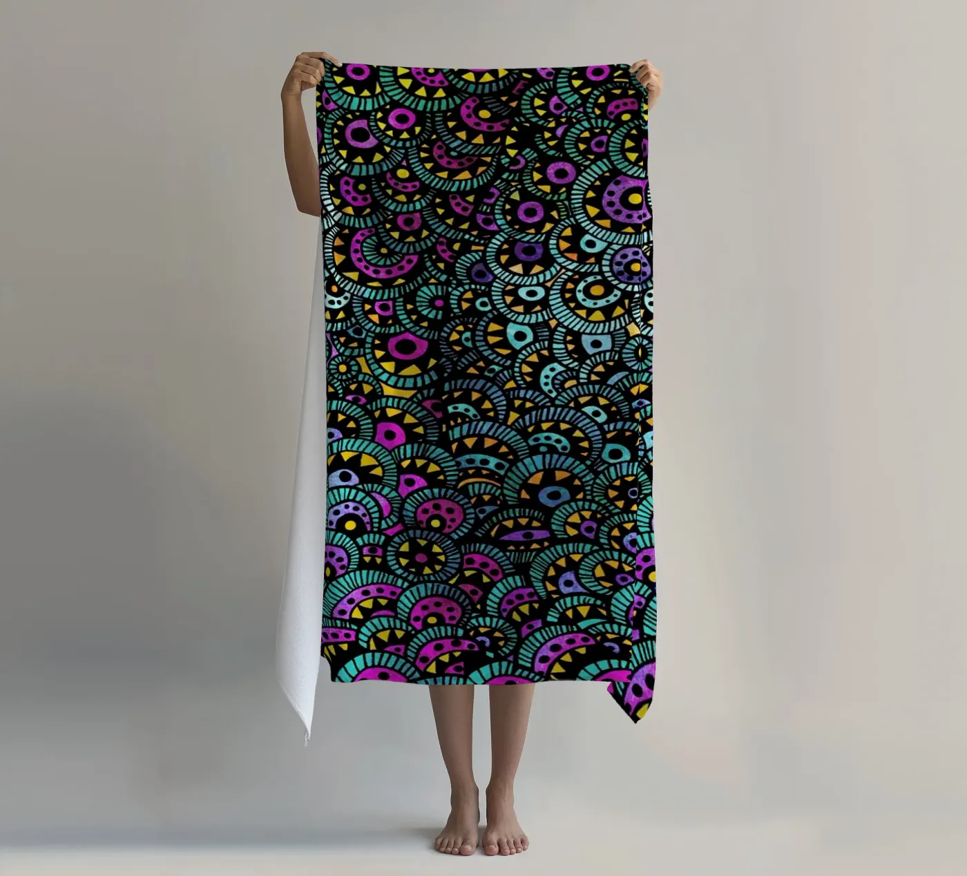 Peacock Tail telo mare da Pom Graphic Design