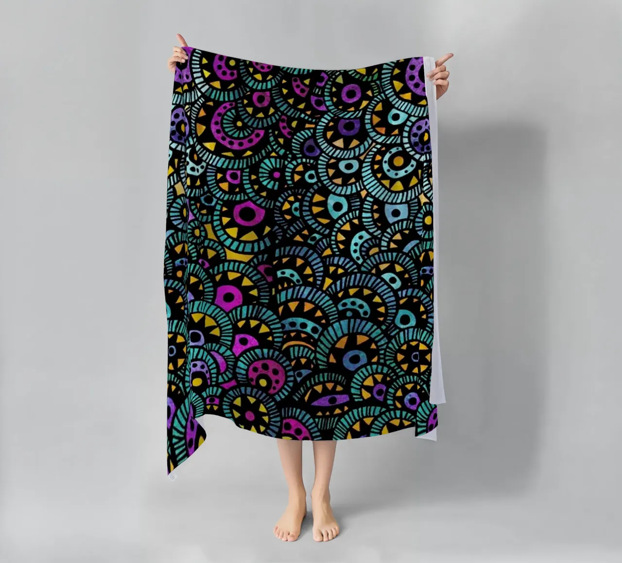 Peacock Tail telo mare da Pom Graphic Design