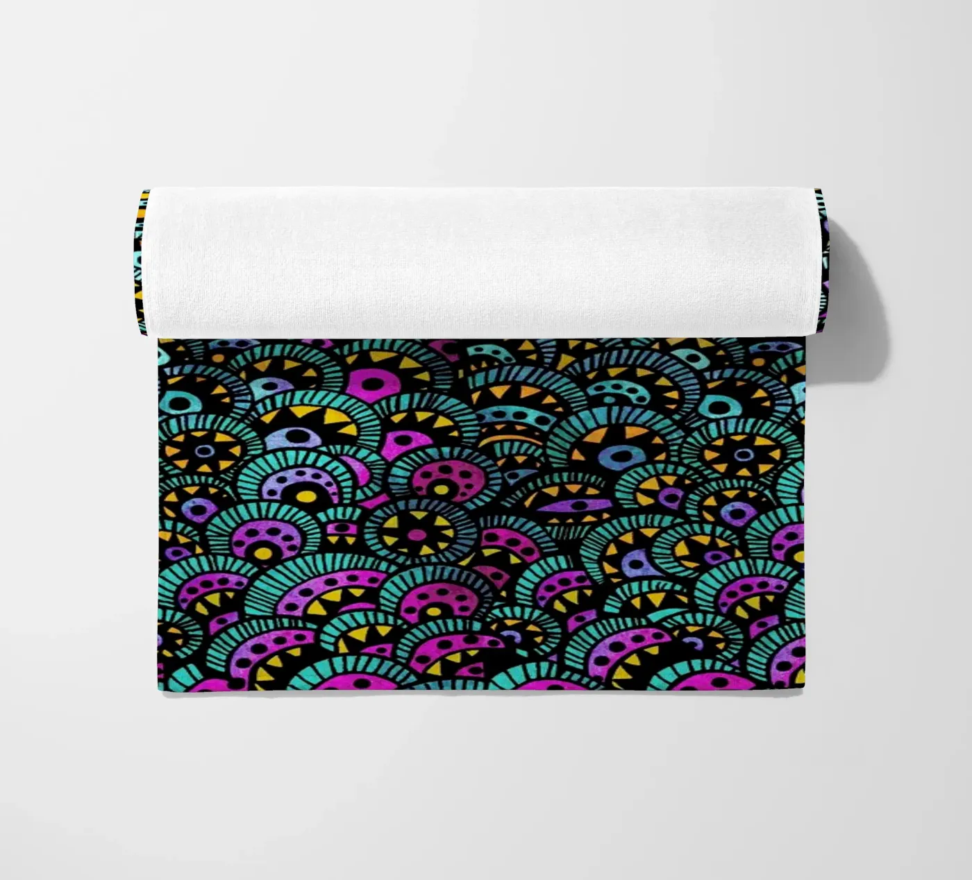 Peacock Tail telo mare da Pom Graphic Design